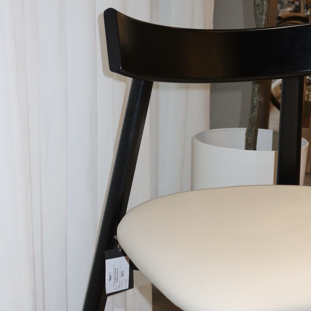 כיסא מתיאס דמוי עור אבן דגם סופיטל כיסא מתיאס דמוי עור אבן דגם סופיטל