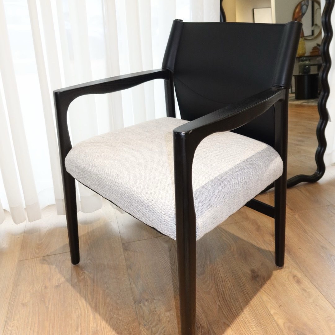 כיסא כורסא דומיניק עץ שחור דגם סופיטל כיסא כורסא דומיניק עץ שחור דגם סופיטל