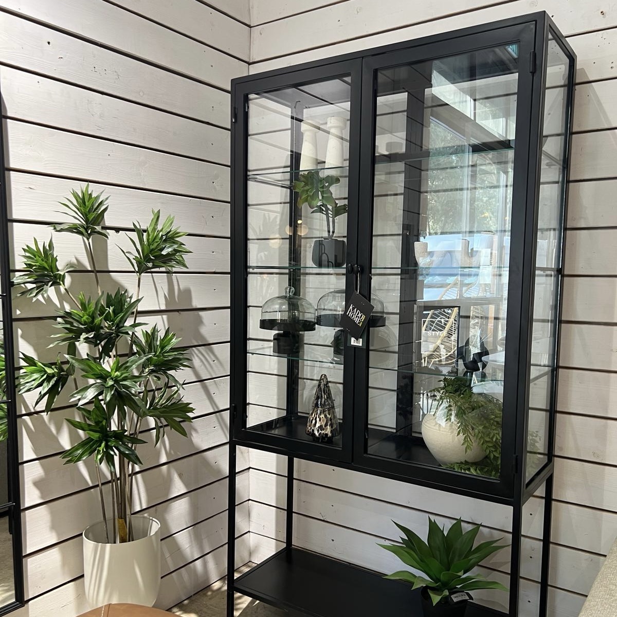 ויטרינה מסגרת מתכת דגם גולי ויטרינה מסגרת מתכת דגם גולי