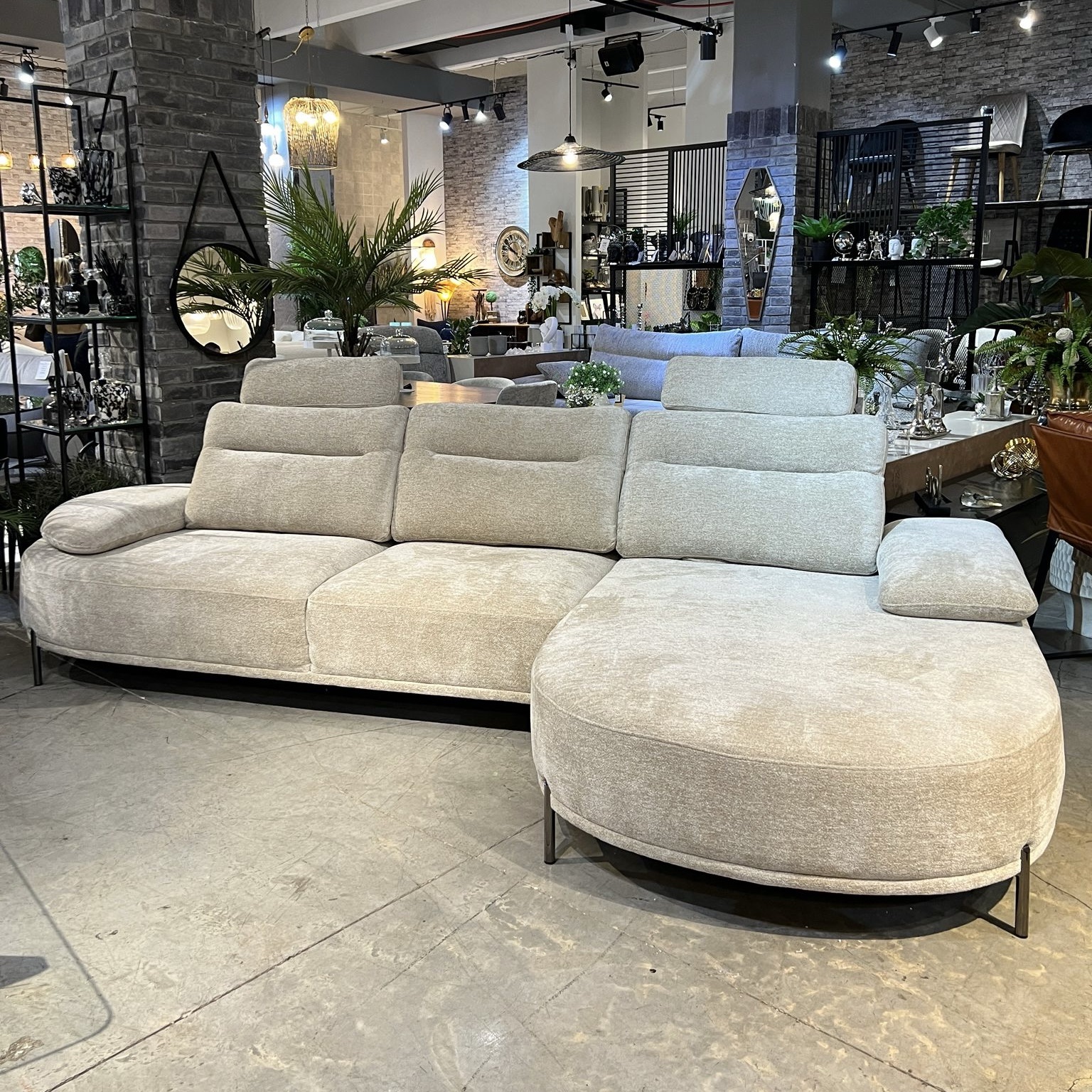 ספה פינתית מעוגלת משענות גב זזות בז׳ שזלונג ימין דגם ביל ספה פינתית מעוגלת משענות גב זזות בז׳ שזלונג ימין דגם ביל