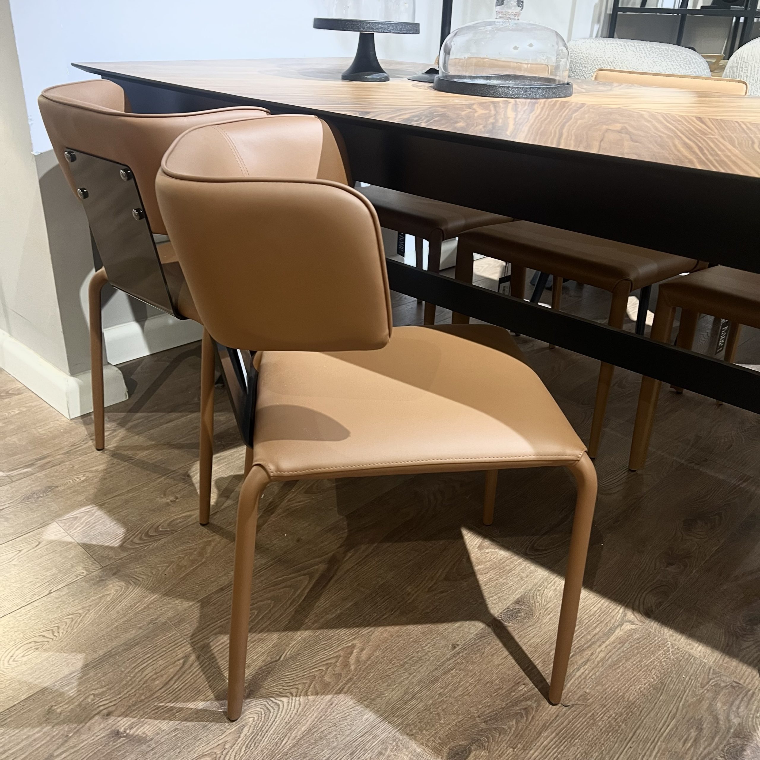 כיסא אורבניק כאמל ברזל שחור דגם סופיטל כיסא אורבניק כאמל ברזל שחור דגם סופיטל