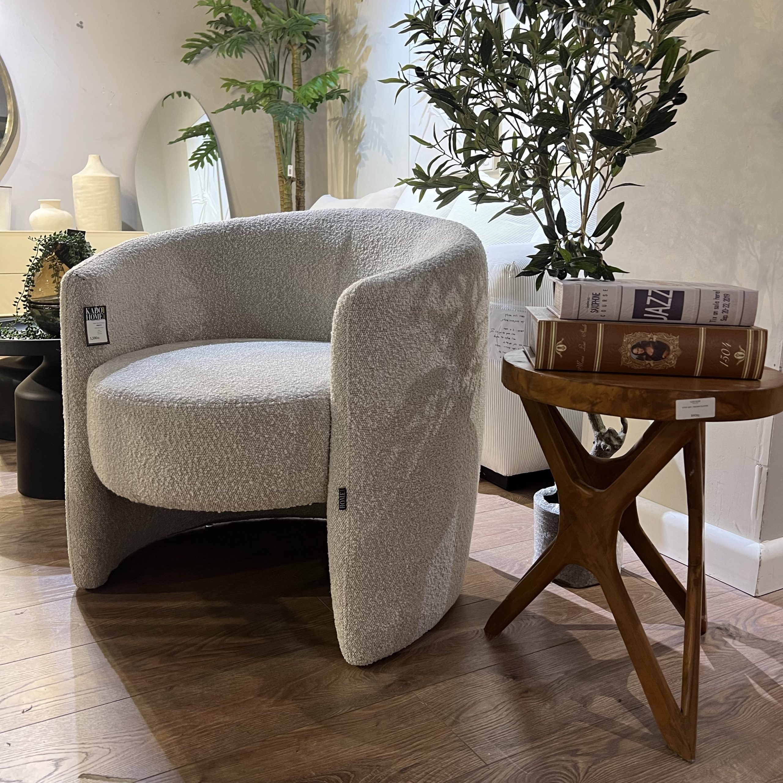 כורסא סילק אפור שמנת דגם ויקי כורסא סילק אפור שמנת דגם ויקי