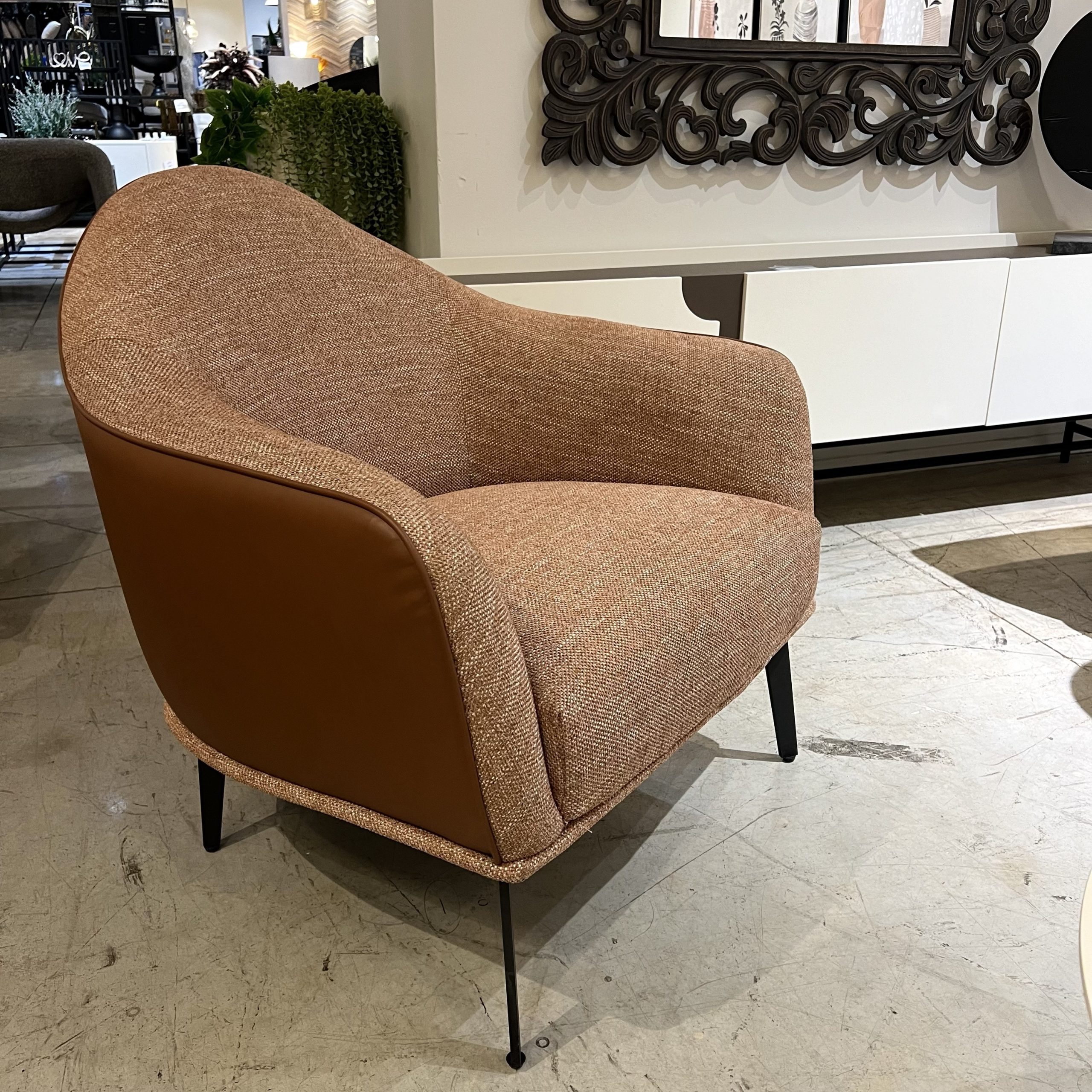 כורסא דגם רונית דמוי עור חום אריג חום כתום - חיסול! כורסא דגם רונית דמוי עור חום אריג חום כתום - חיסול!