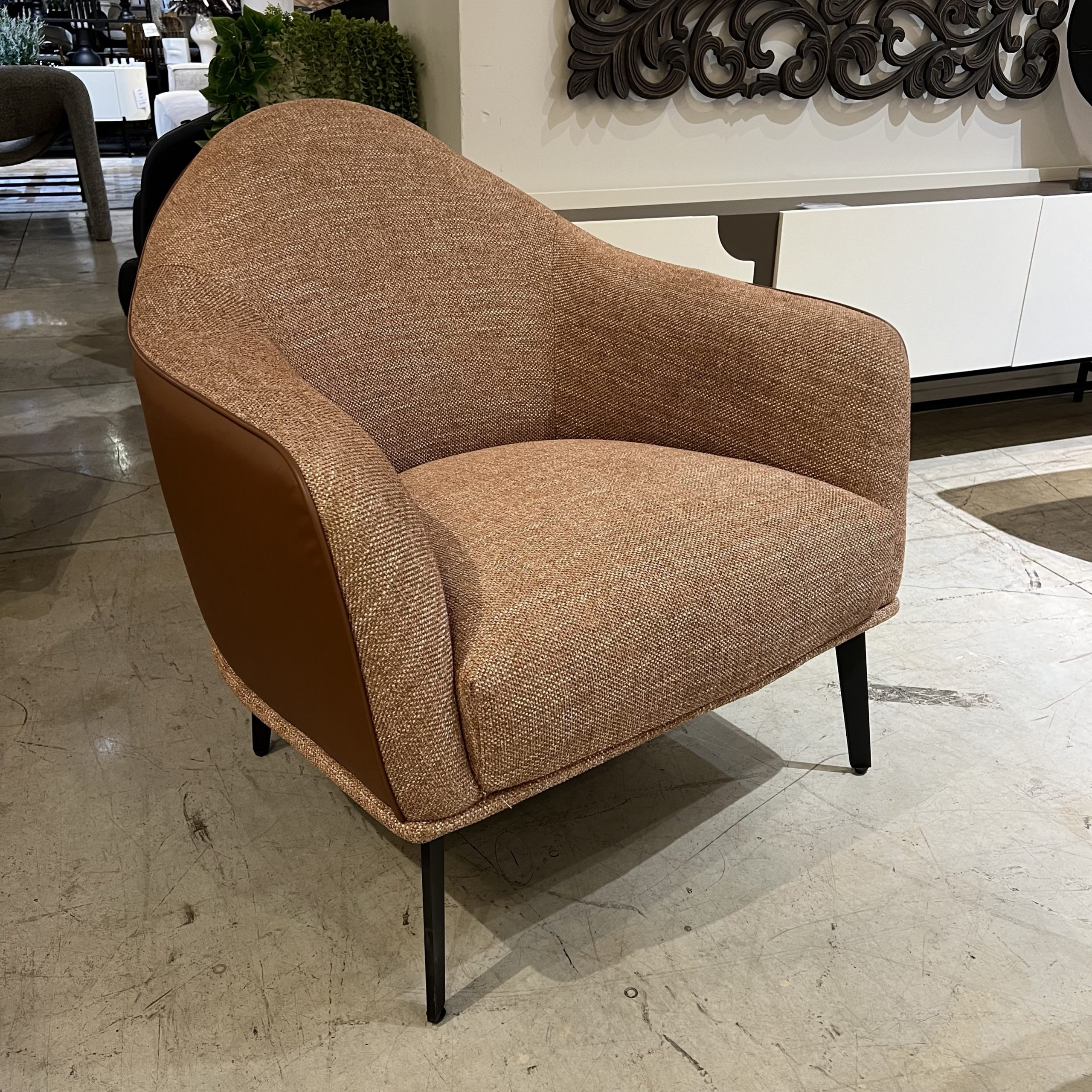 כורסא דגם רונית דמוי עור חום אריג חום כתום - חיסול! כורסא דגם רונית דמוי עור חום אריג חום כתום - חיסול!