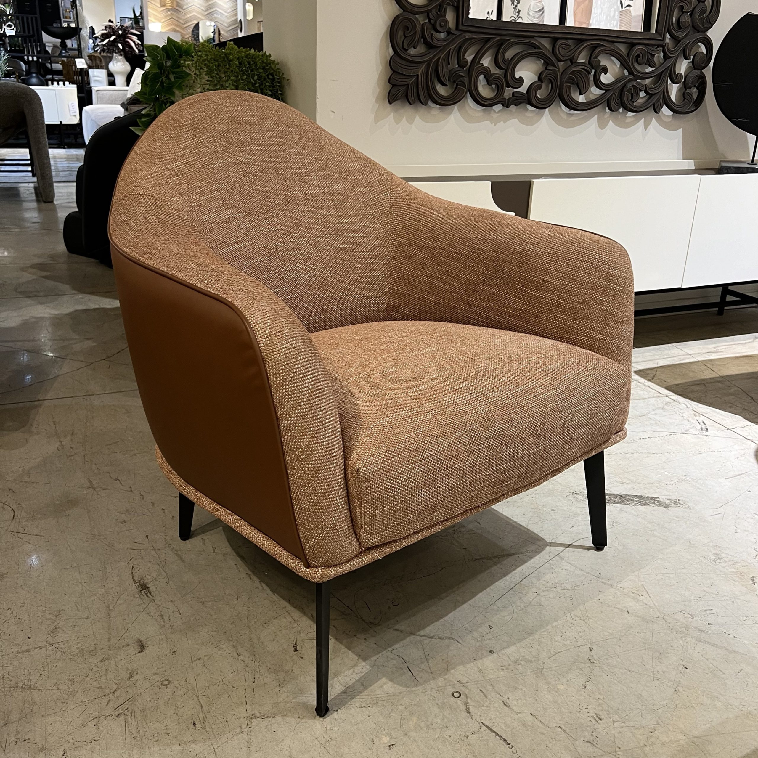 כורסא דגם רונית דמוי עור חום אריג חום כתום - חיסול! כורסא דגם רונית דמוי עור חום אריג חום כתום - חיסול!