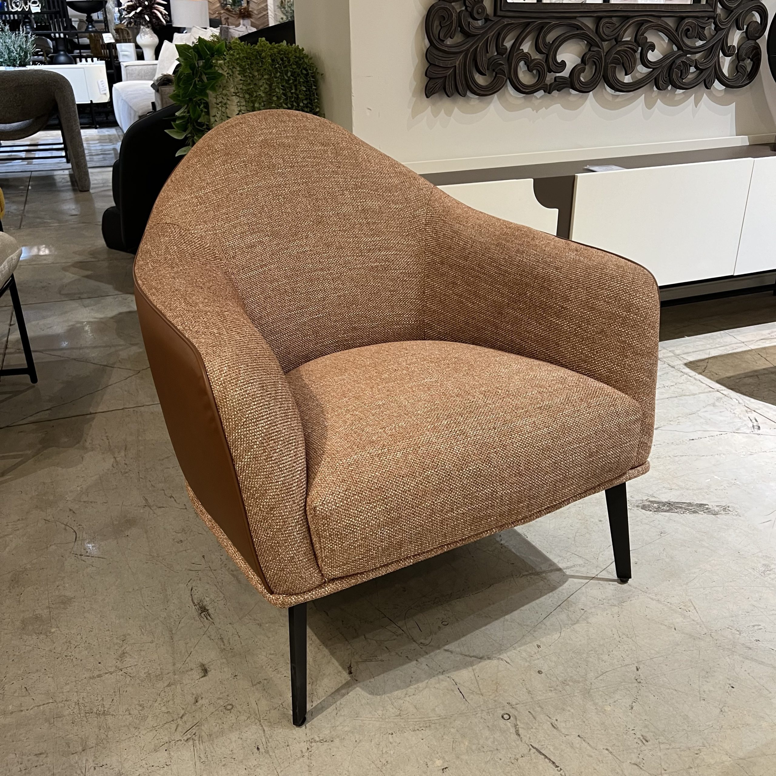 כורסא דגם רונית דמוי עור חום אריג חום כתום - חיסול! כורסא דגם רונית דמוי עור חום אריג חום כתום - חיסול!