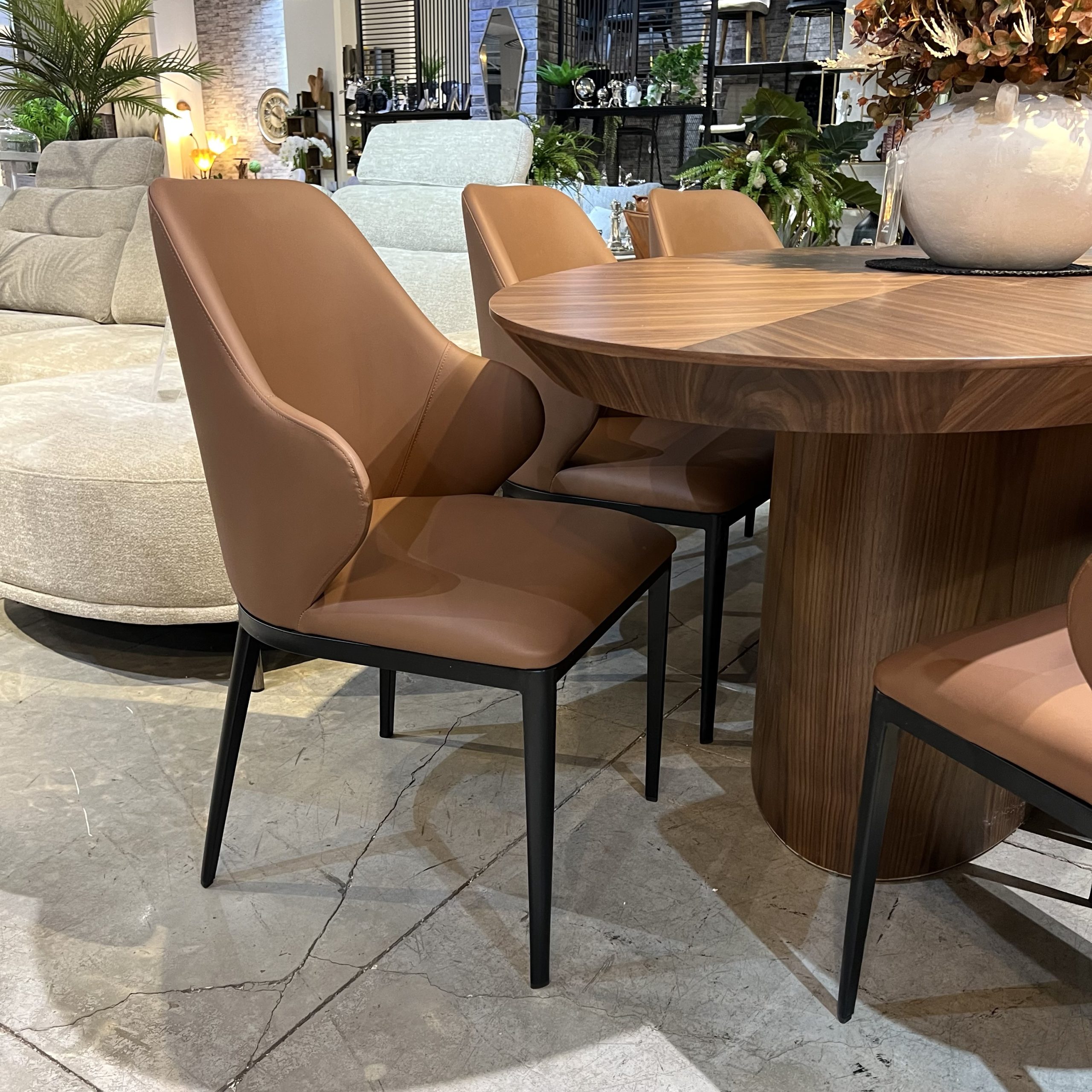 כיסא פינת אוכל דמוי עור דגם 329