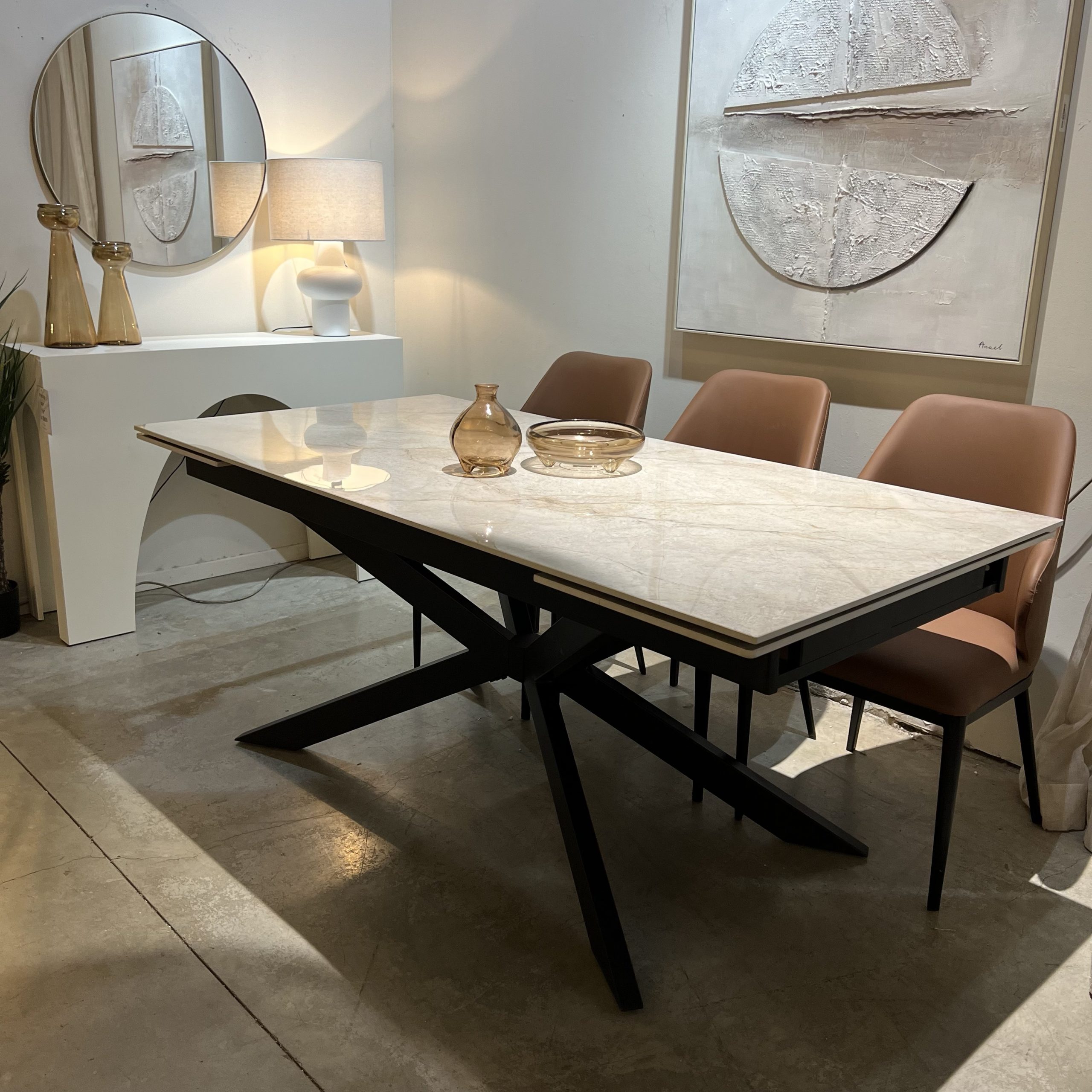 שולחן אוכל פורצלן גרניט אבן מבריק נפתח דגם לאקי שולחן אוכל פורצלן גרניט אבן מבריק נפתח דגם לאקי