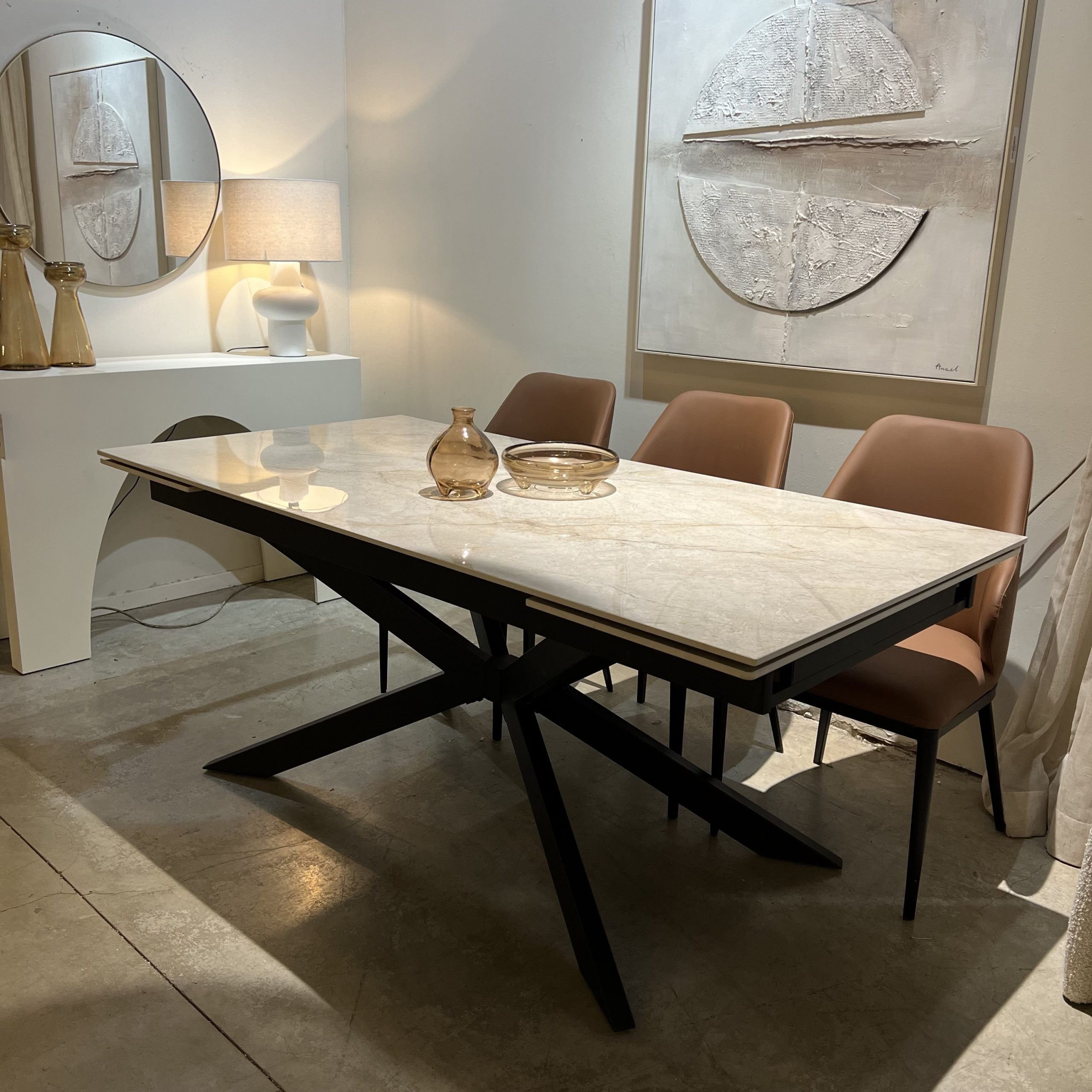 שולחן אוכל פורצלן גרניט אבן מבריק נפתח דגם לאקי שולחן אוכל פורצלן גרניט אבן מבריק נפתח דגם לאקי