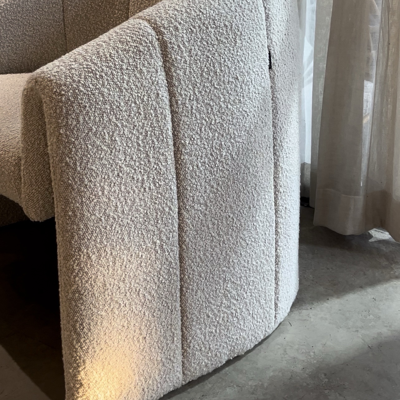 כורסא פרל אפור שמנת דגם ויקי כורסא פרל אפור שמנת דגם ויקי