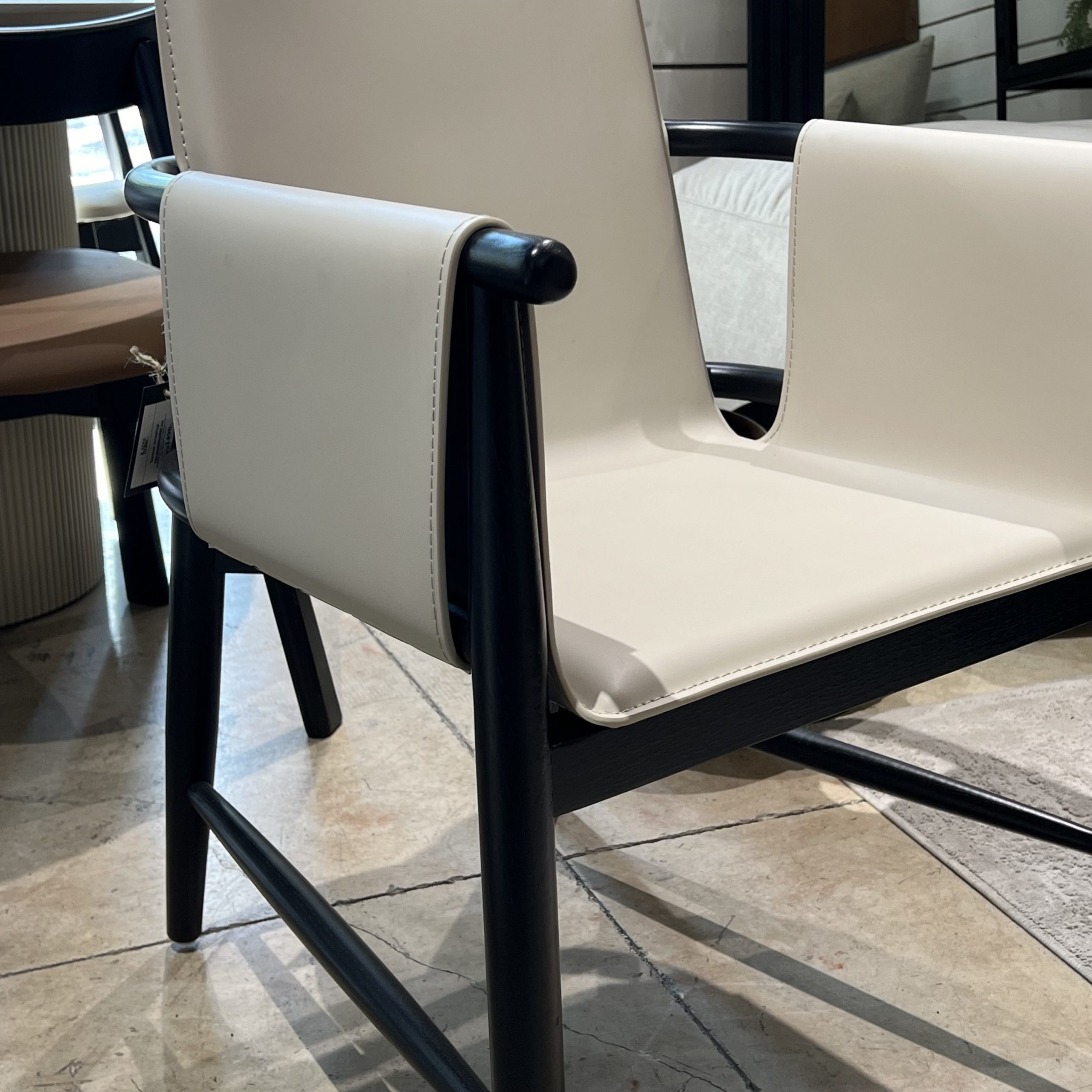 כורסא כיסא אמאדור עור אבן דגם סופיטל כורסא כיסא אמאדור עור אבן דגם סופיטל