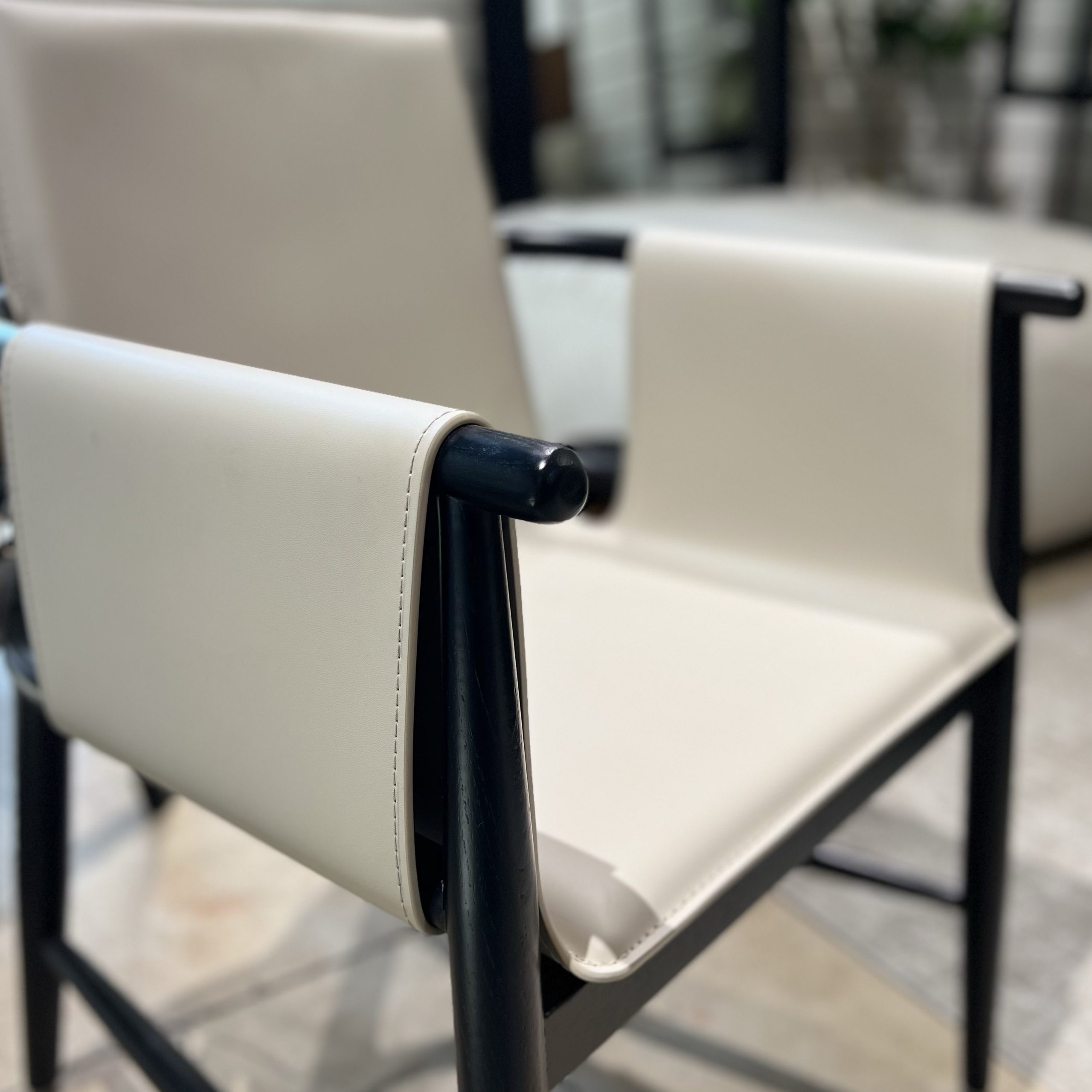 כורסא כיסא אמאדור עור אבן דגם סופיטל כורסא כיסא אמאדור עור אבן דגם סופיטל