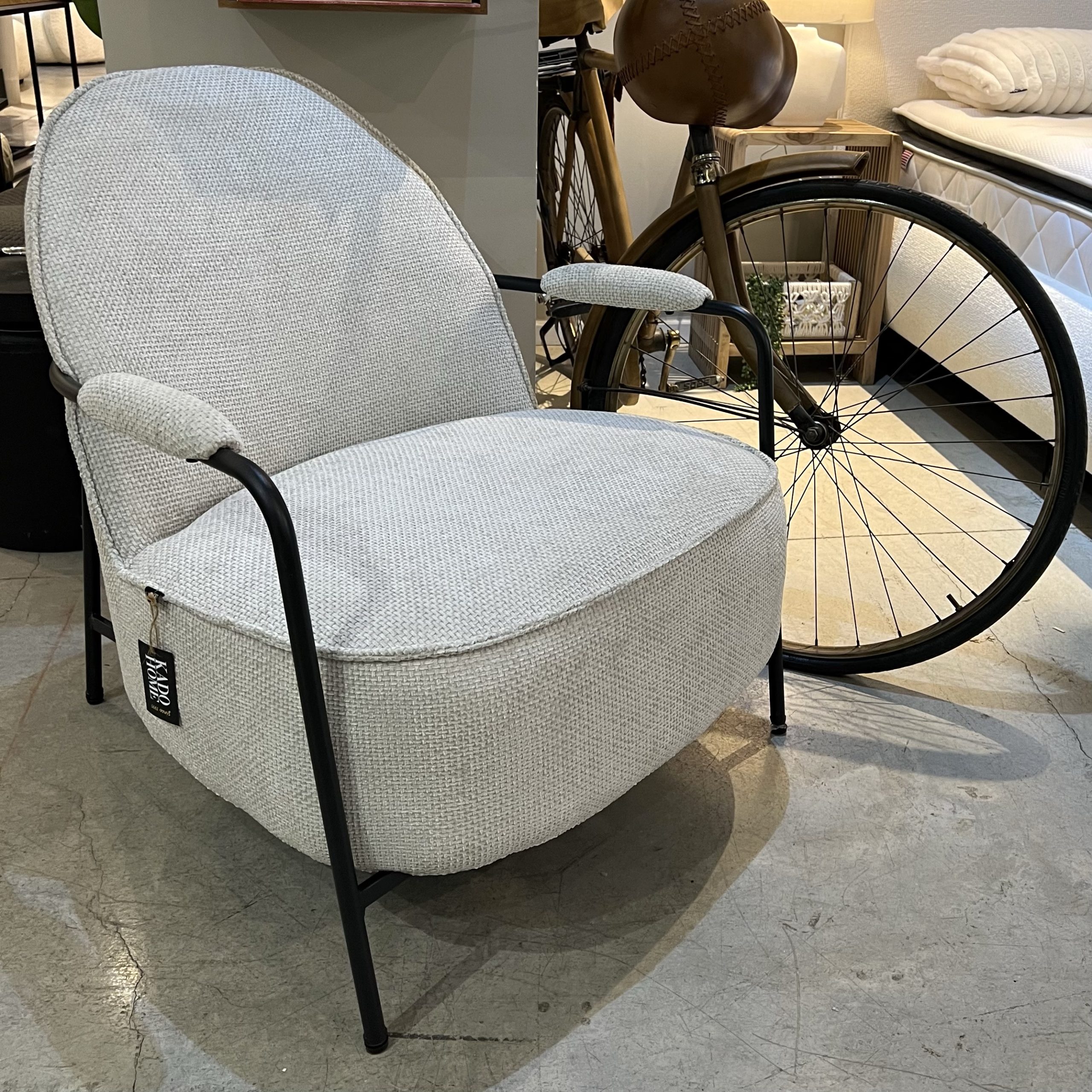 כורסא אריג שמנת ברזל שחור פורטופינו דגם סופיטל כורסא אריג שמנת ברזל שחור פורטופינו דגם סופיטל