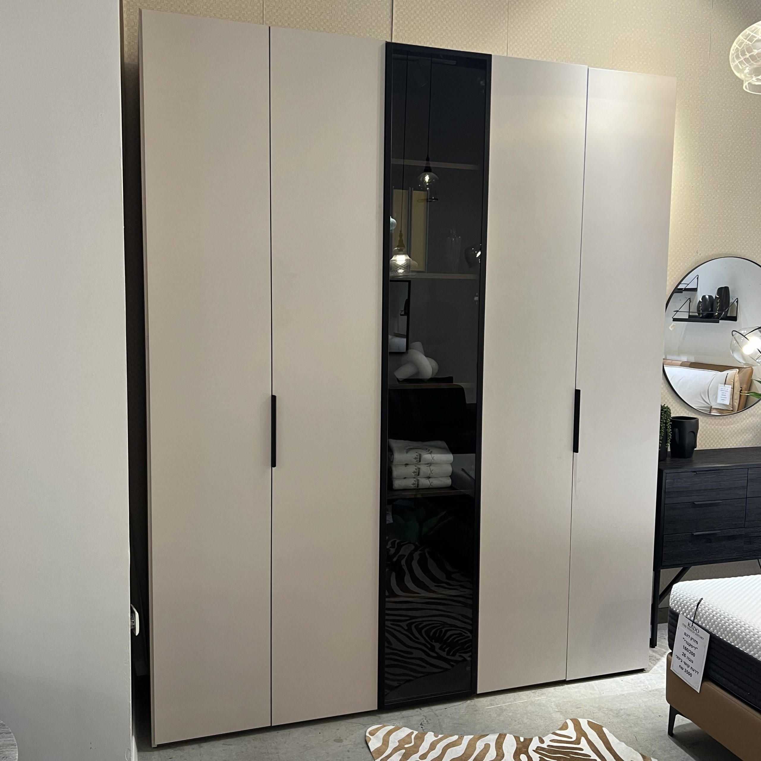 ארון יוקרתי דגם אנג׳ל ארון יוקרתי דגם אנג׳ל