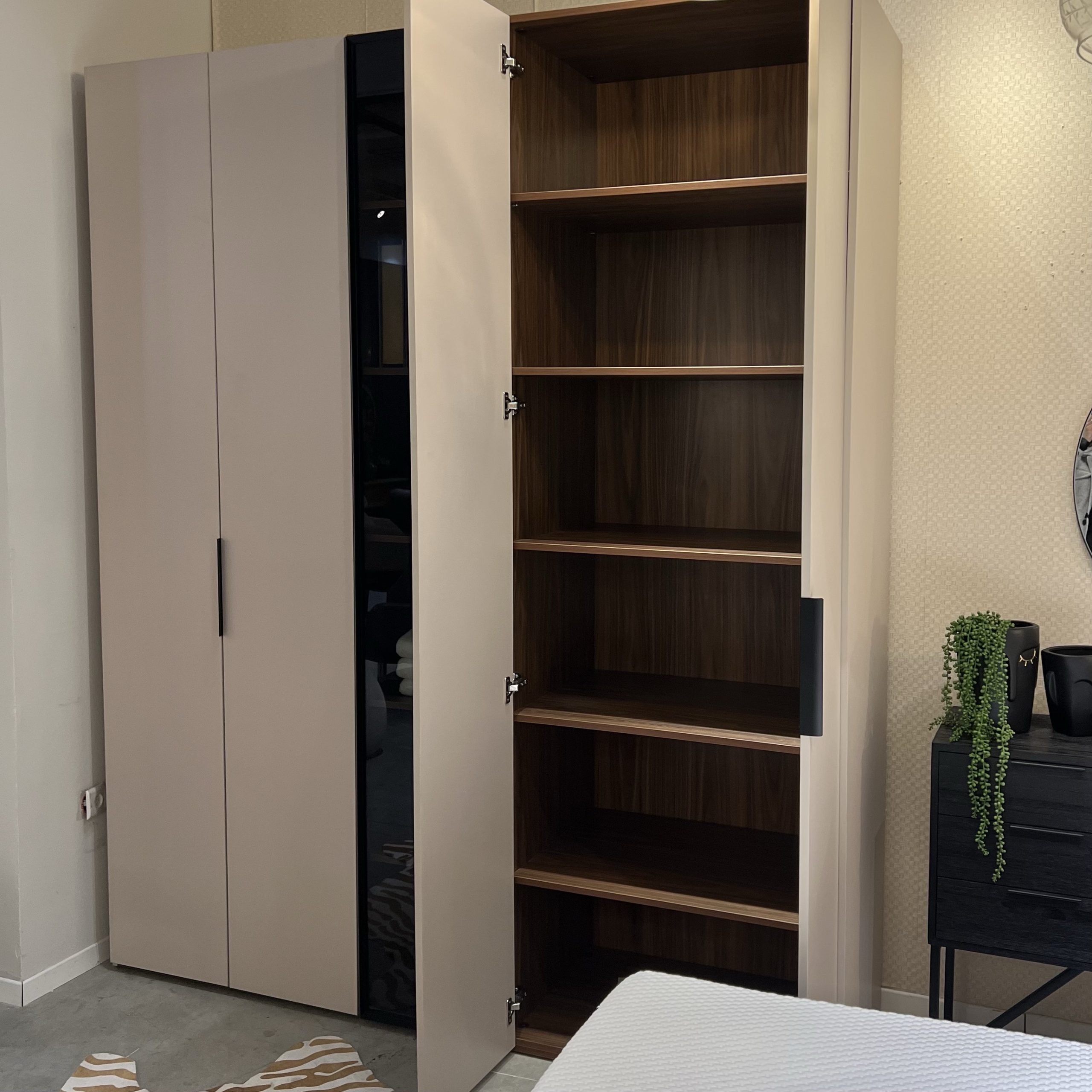 ארון יוקרתי דגם אנג׳ל ארון יוקרתי דגם אנג׳ל