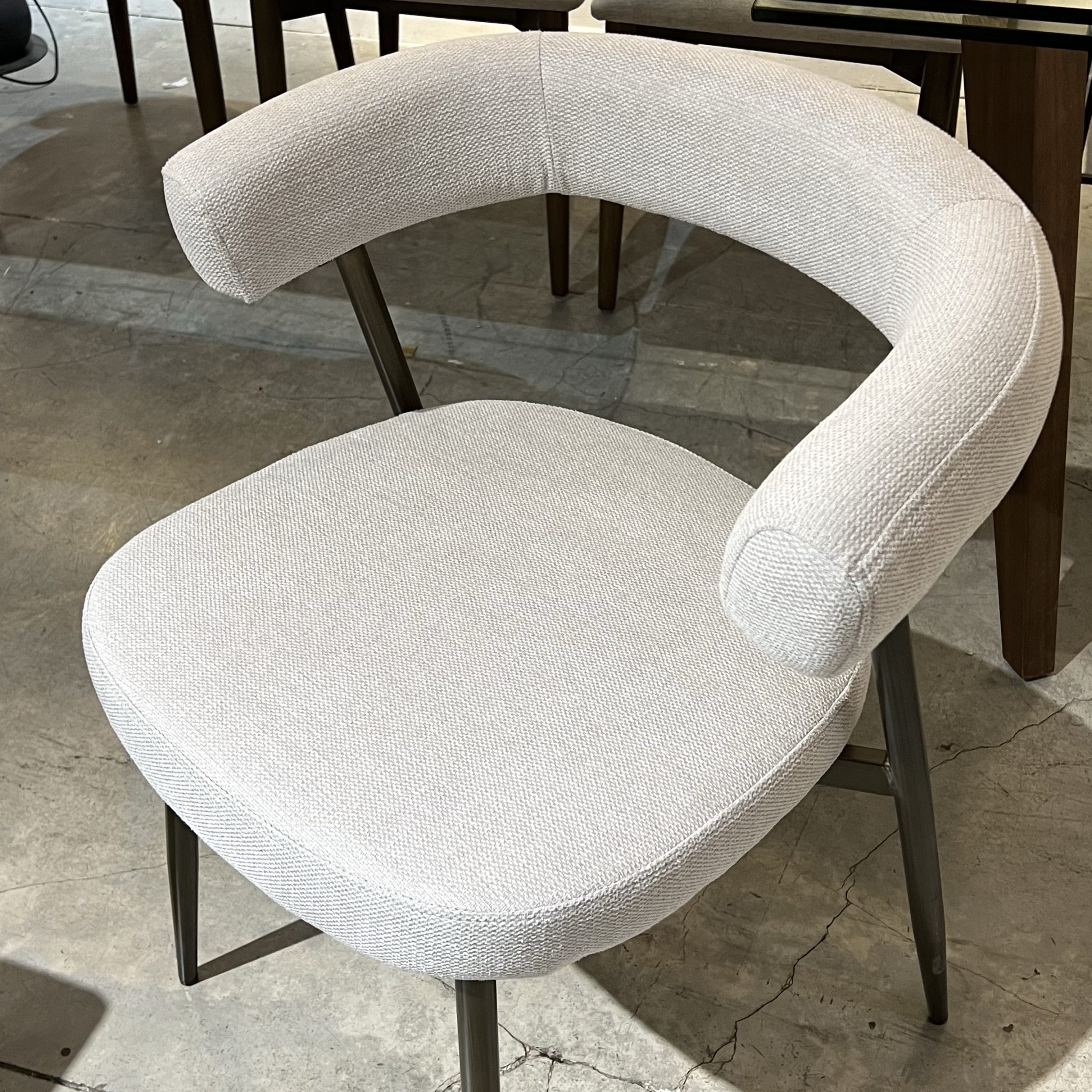 כסא מעוצב גוזי דגם רוני אריג אבן photo number 5