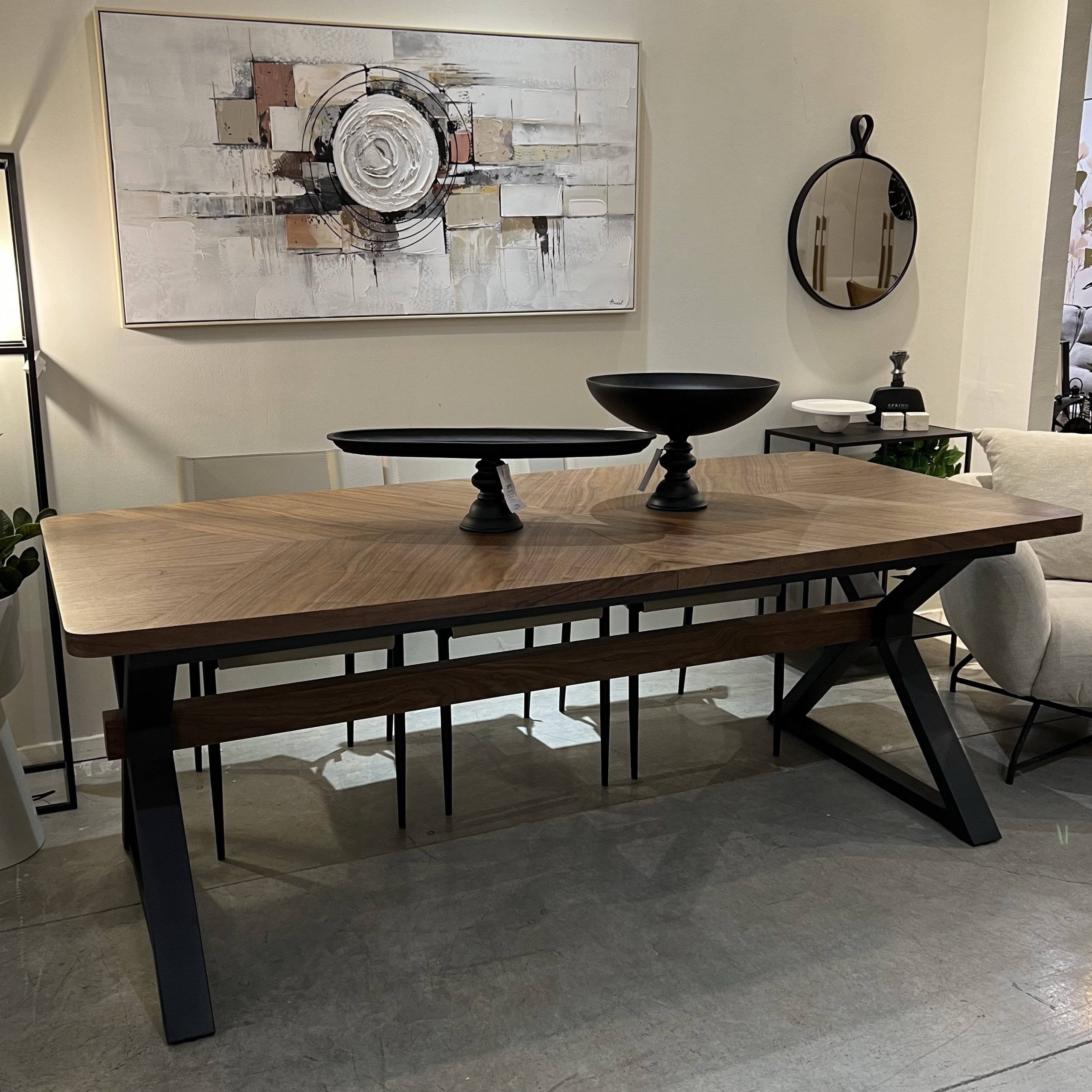 שולחן פינת אוכל אגוז אמריקאי פישבון רגל ברזל שחור דגם אמה שולחן פינת אוכל אגוז אמריקאי פישבון רגל ברזל שחור דגם אמה