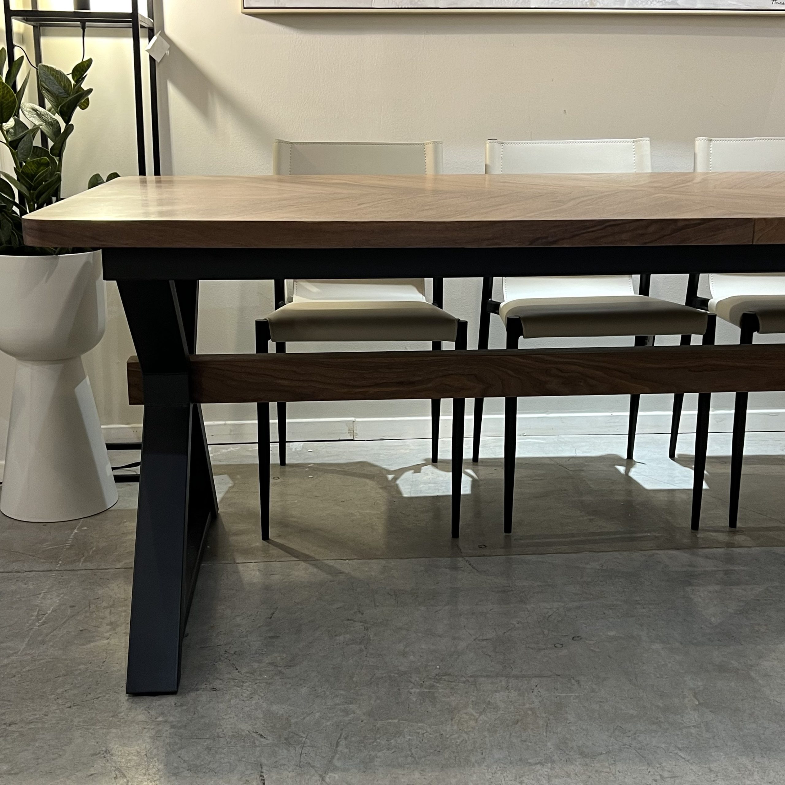 שולחן פינת אוכל אגוז אמריקאי פישבון רגל ברזל שחור דגם אמה שולחן פינת אוכל אגוז אמריקאי פישבון רגל ברזל שחור דגם אמה