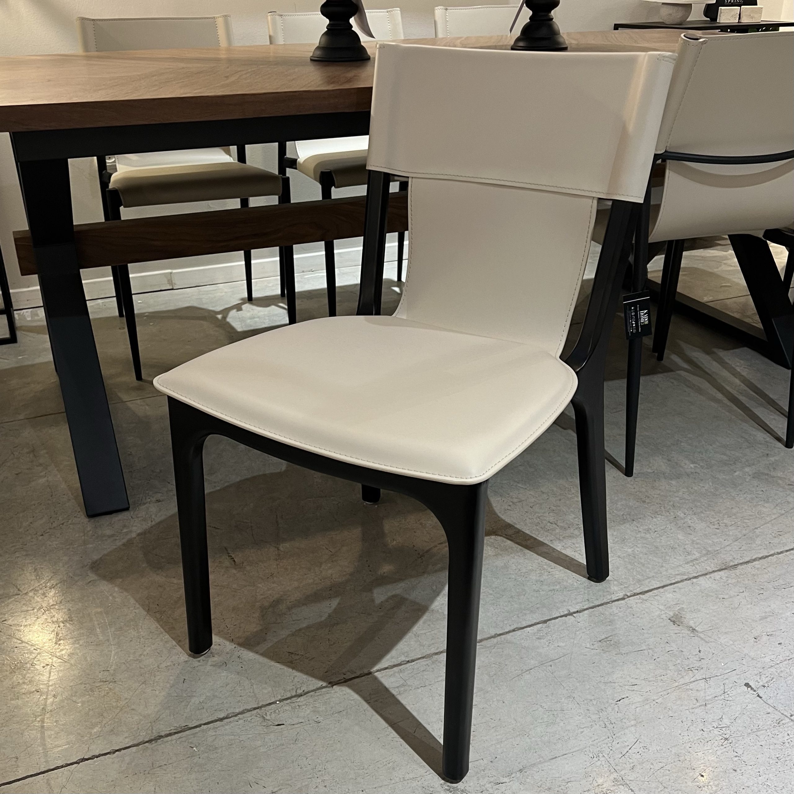 כיסא ברטין עור אבן עץ שחור דגם סופיטל כיסא ברטין עור אבן עץ שחור דגם סופיטל