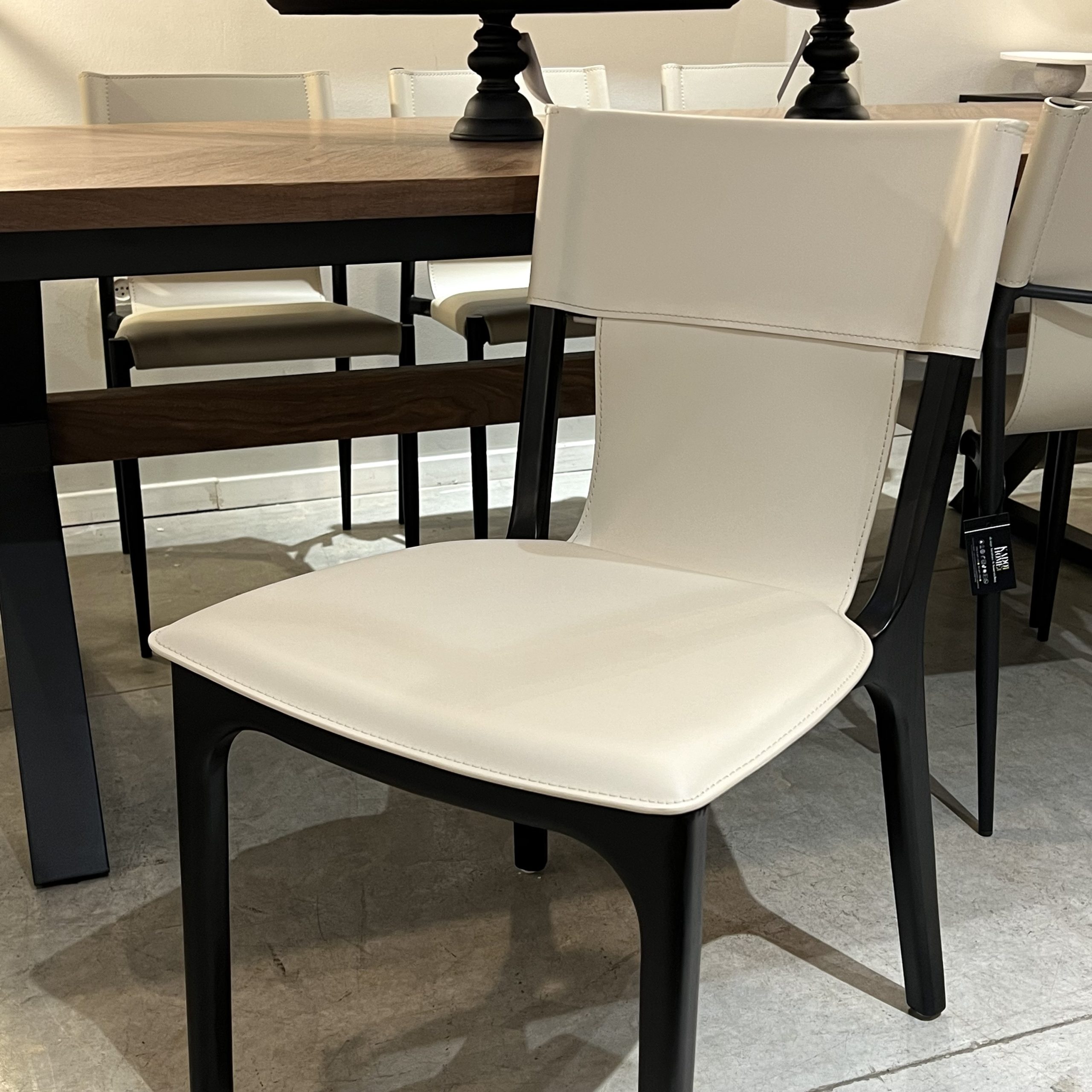 כיסא ברטין עור אבן עץ שחור דגם סופיטל כיסא ברטין עור אבן עץ שחור דגם סופיטל