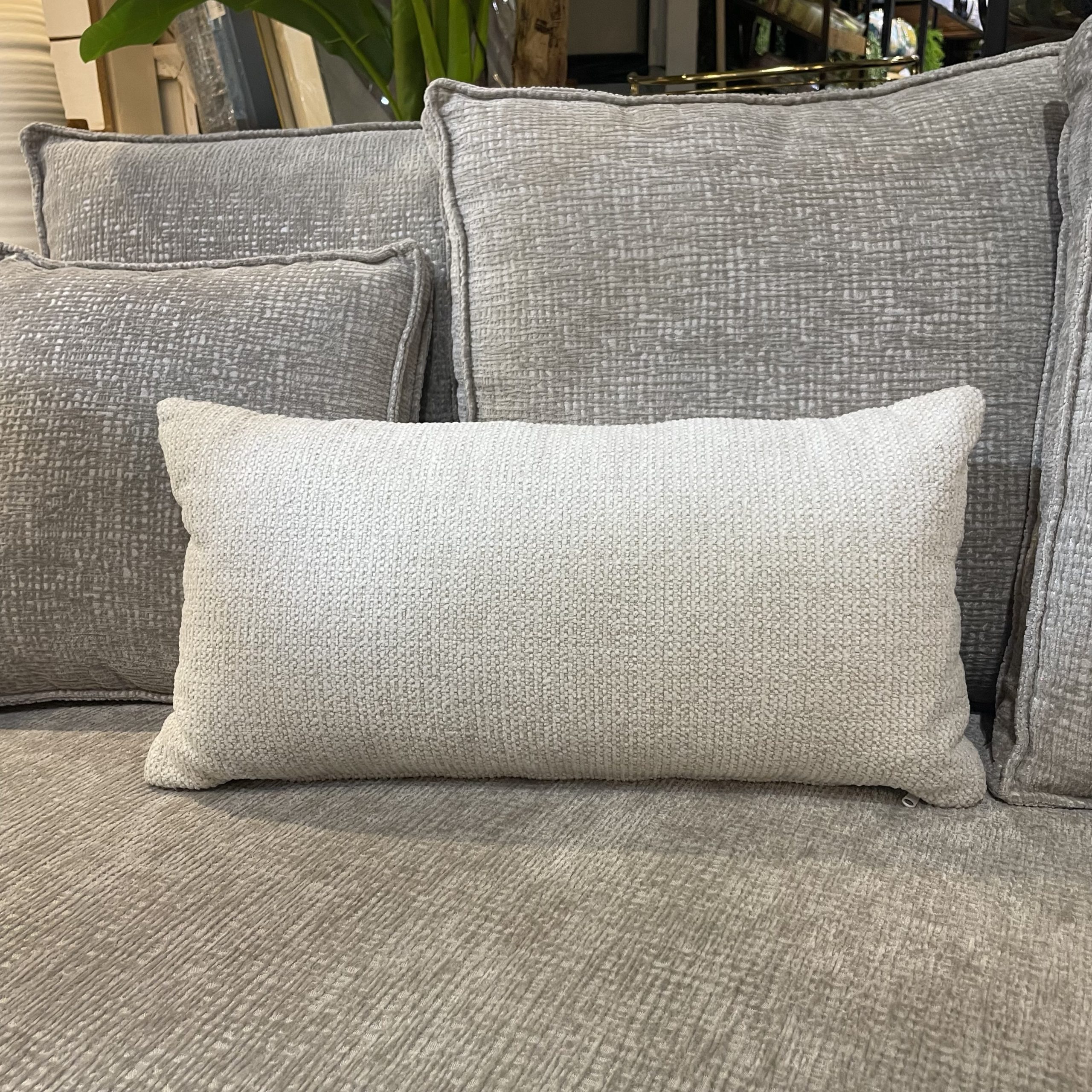 כרית נוי מלבנית אריג שמנת כרית נוי מלבנית אריג שמנת