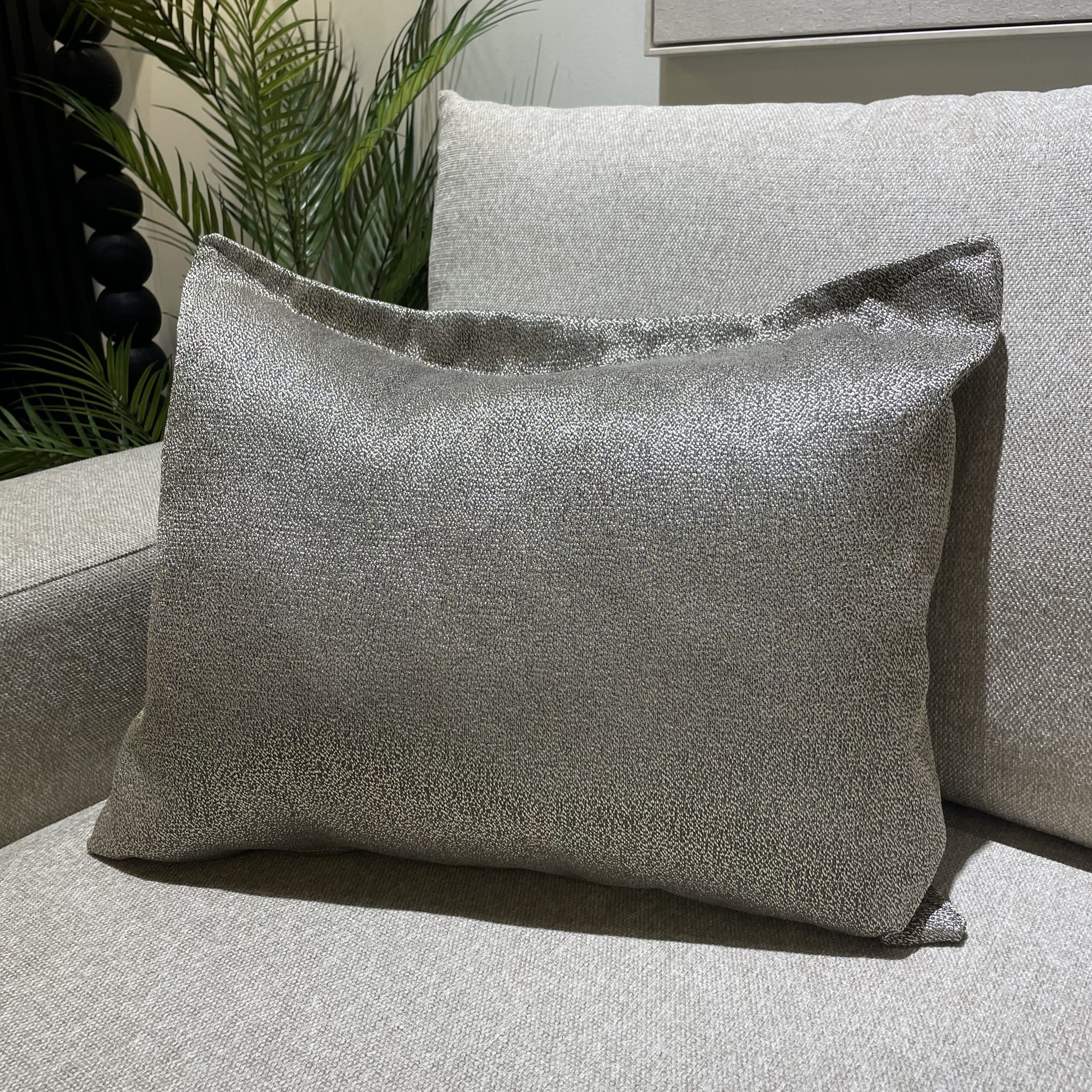 כרית נוי מלבנית מוזהבת דגם רויאל כרית נוי מלבנית מוזהבת דגם רויאל