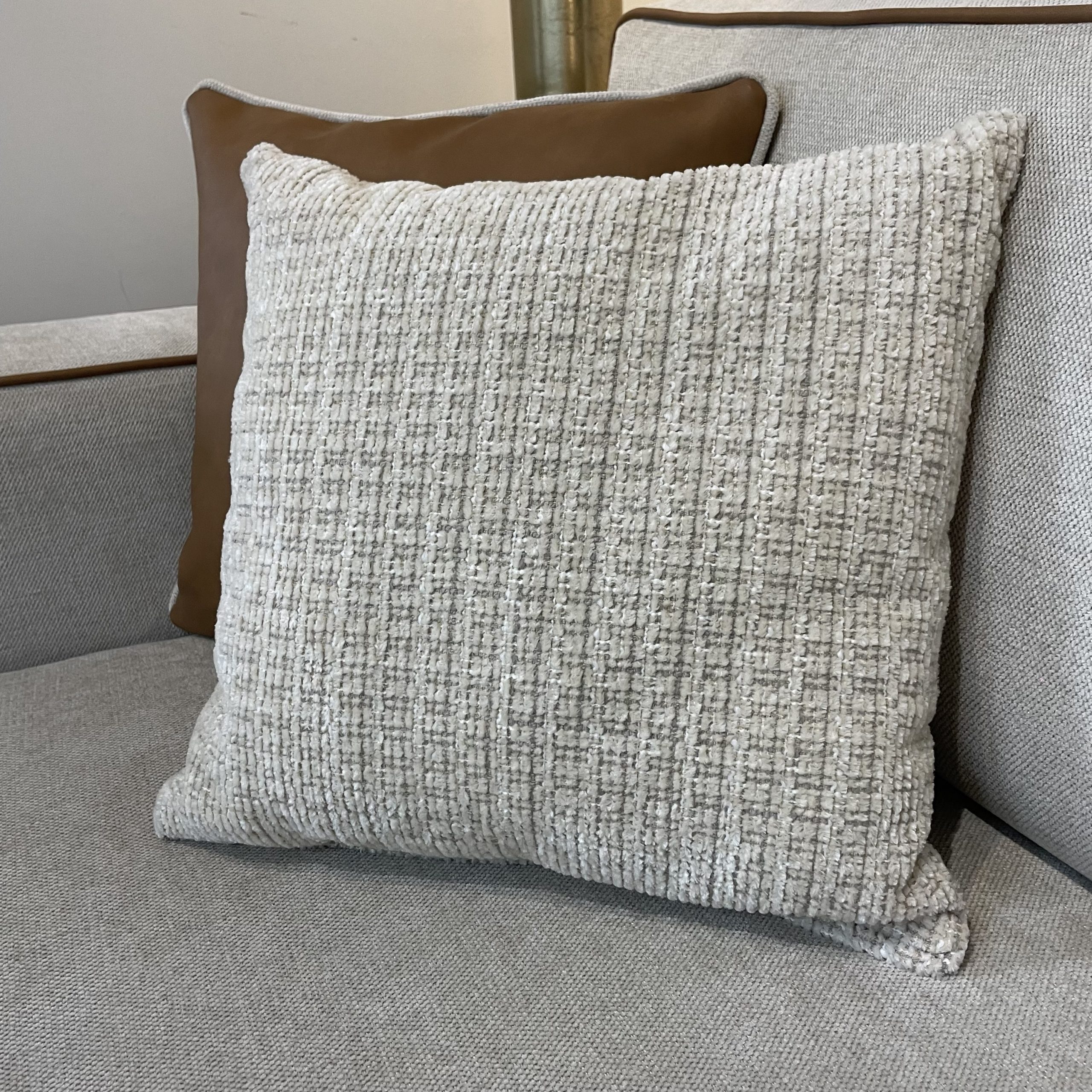 כרית נוי מרובעת דגם פנטזיה כרית נוי מרובעת דגם פנטזיה