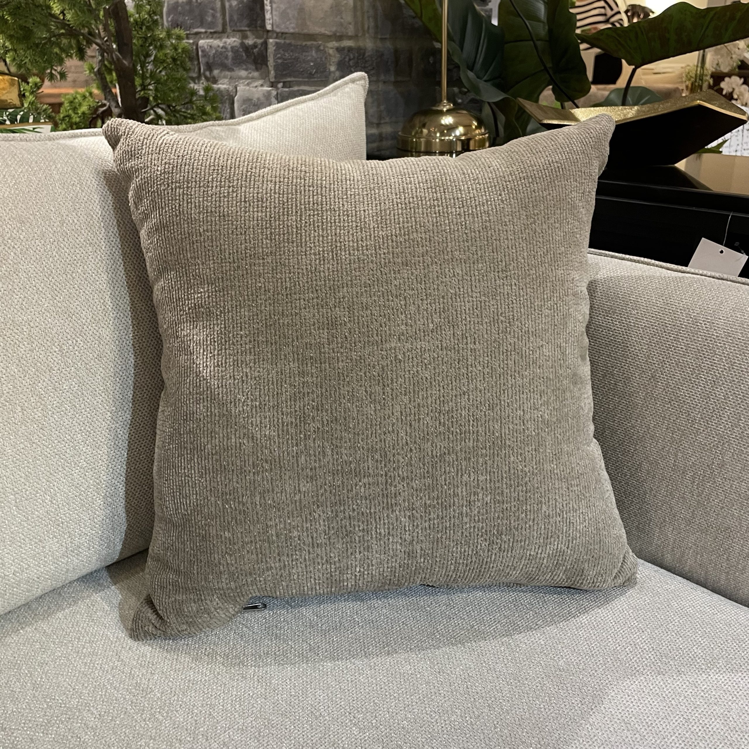 כרית נוי מרובעת אריג בז כרית נוי מרובעת אריג בז