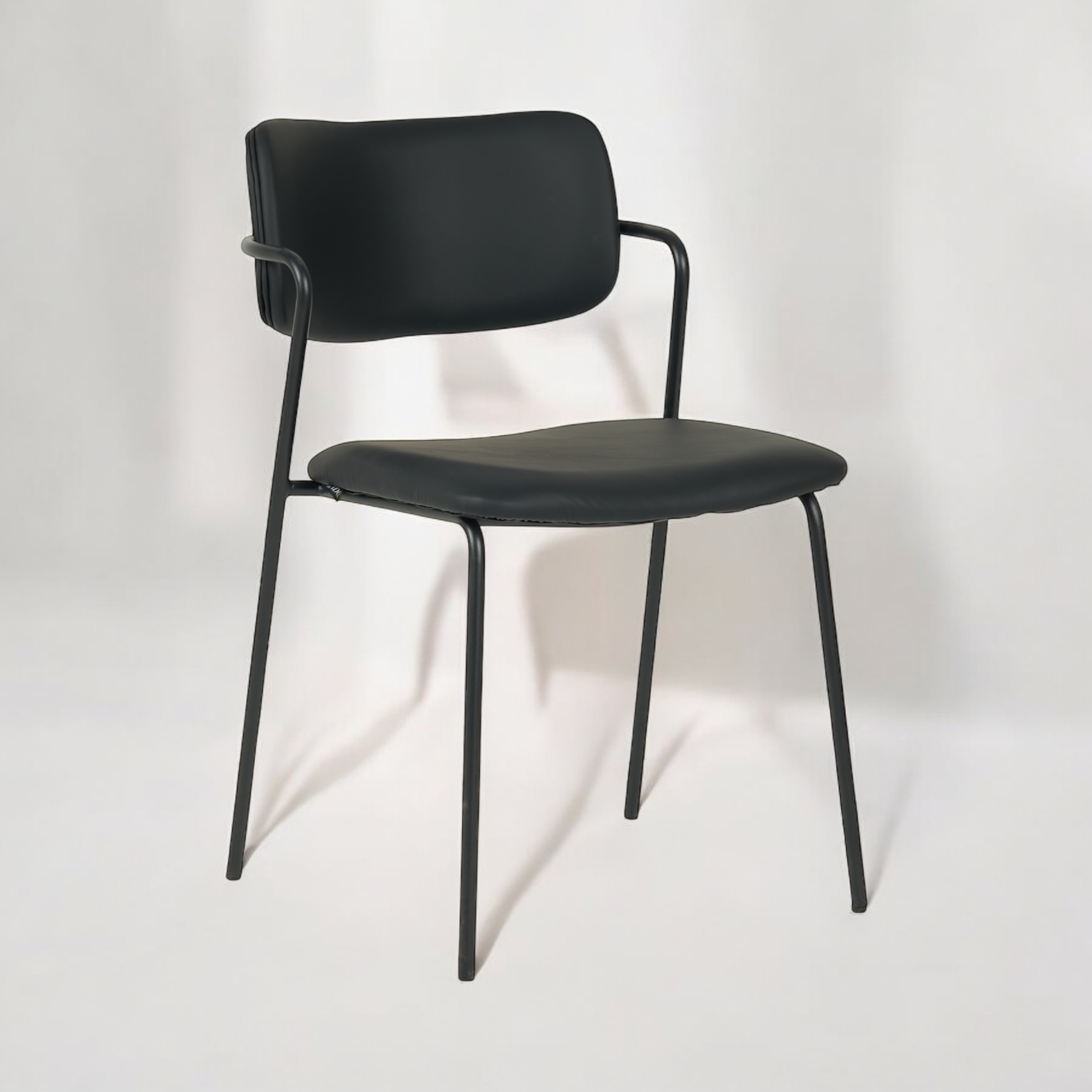 כיסא דגם לוסיאן דמוי עור שחור - SALE כיסא דגם לוסיאן דמוי עור שחור - SALE