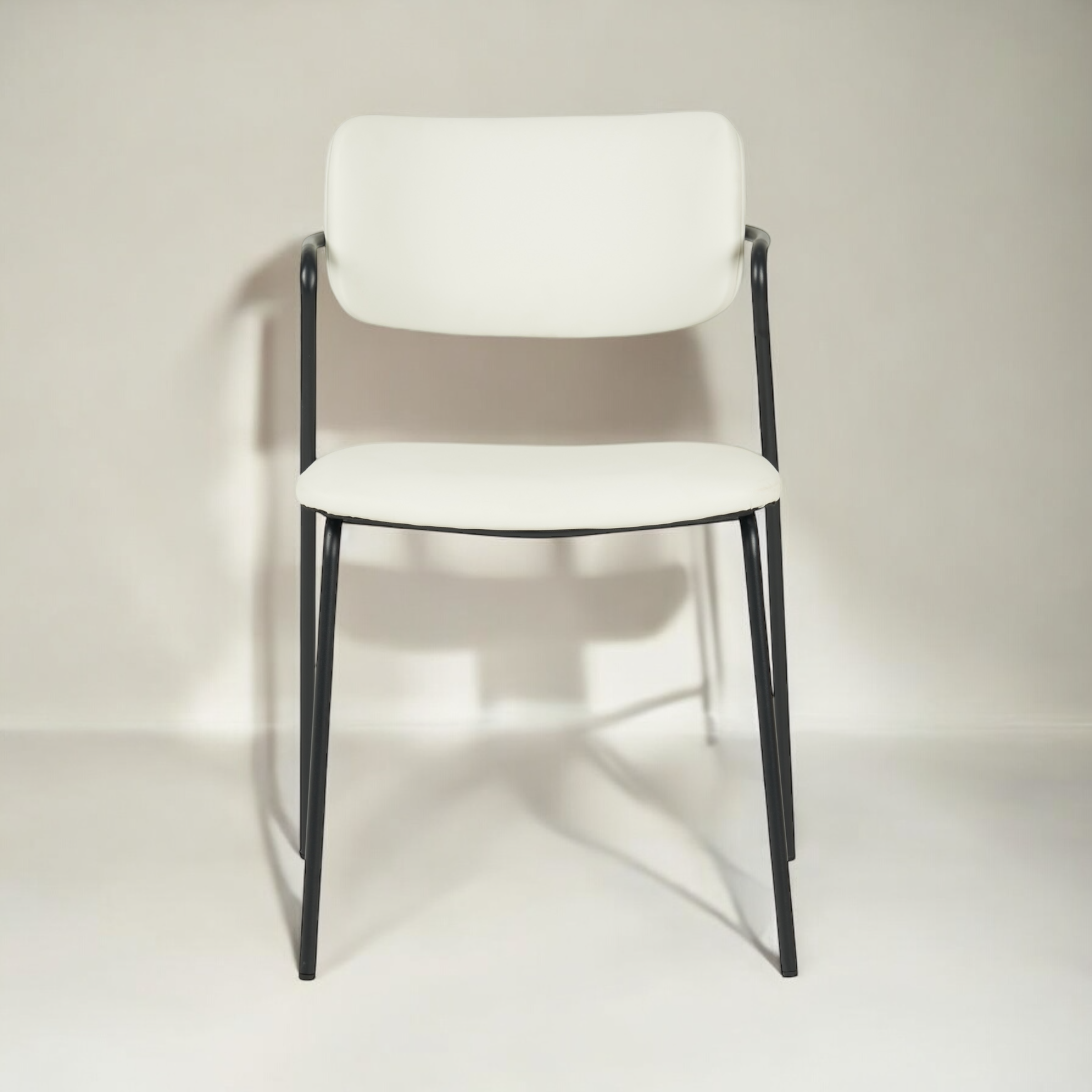 כיסא דגם לוסיאן דמוי עור שמנת - SALE כיסא דגם לוסיאן דמוי עור שמנת - SALE