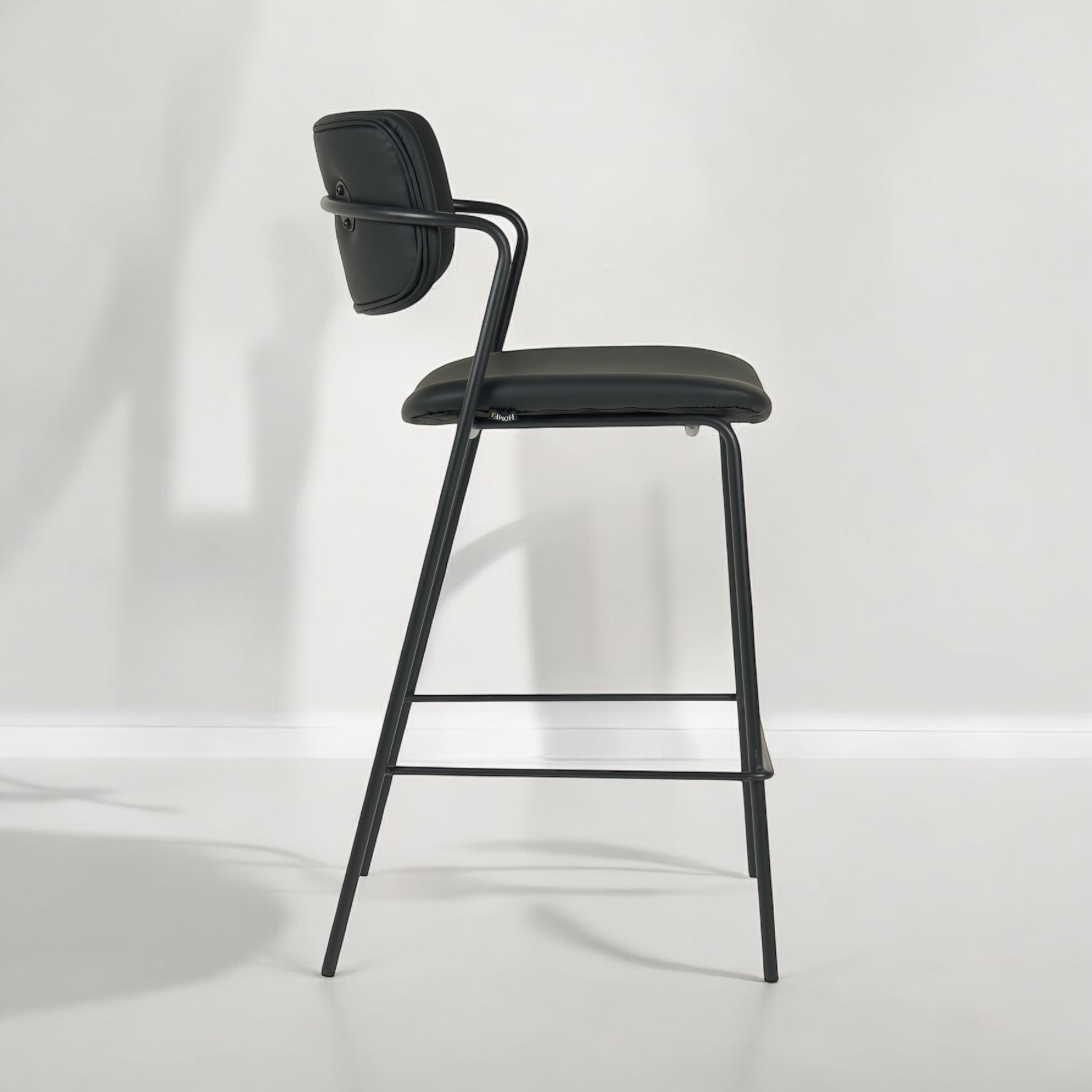 כיסא בר דגם לוסיאן בד דמוי עור שחור - SALE כיסא בר דגם לוסיאן בד דמוי עור שחור - SALE