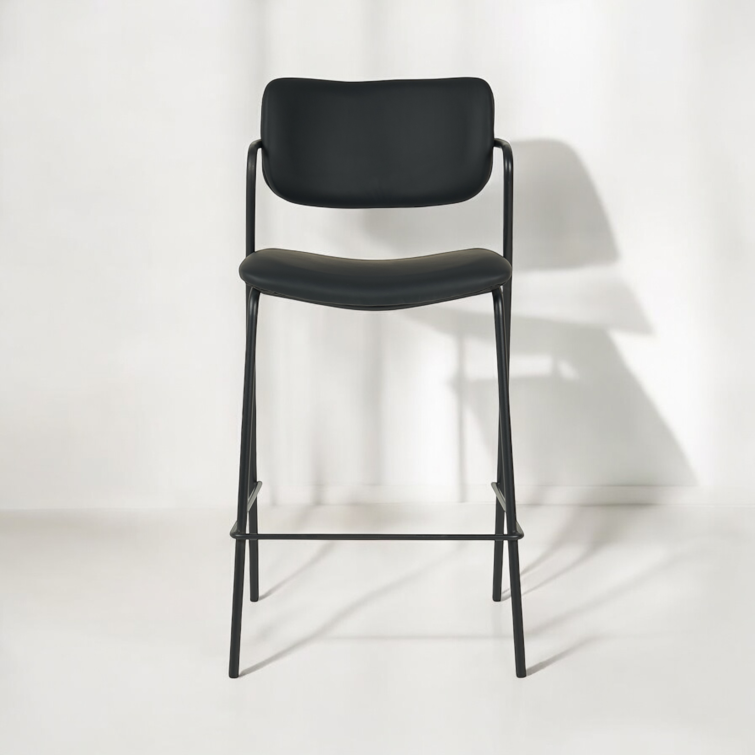 כיסא בר דגם לוסיאן בד דמוי עור שחור - SALE כיסא בר דגם לוסיאן בד דמוי עור שחור - SALE