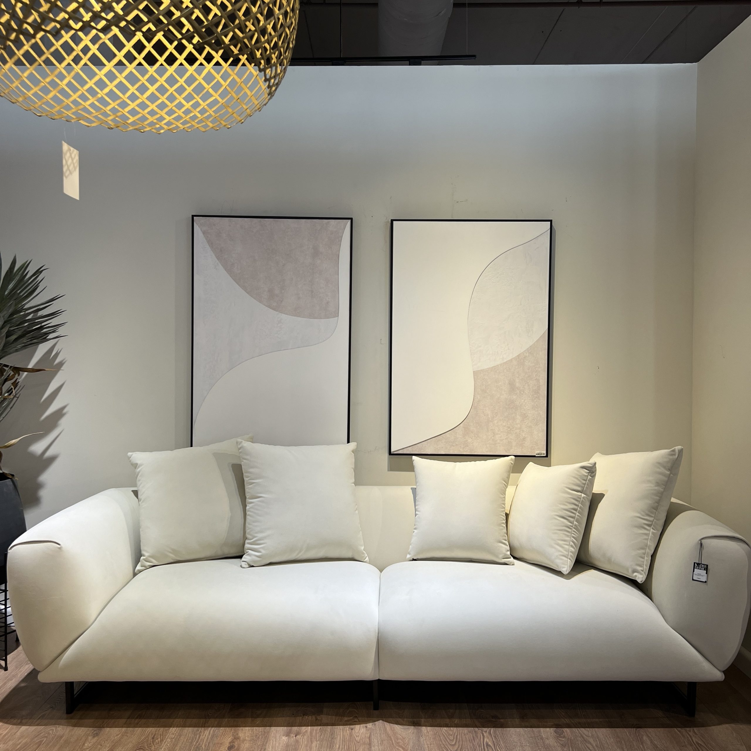 ספה דגם פאלקון במבצע מתצוגה ספה דגם פאלקון במבצע מתצוגה