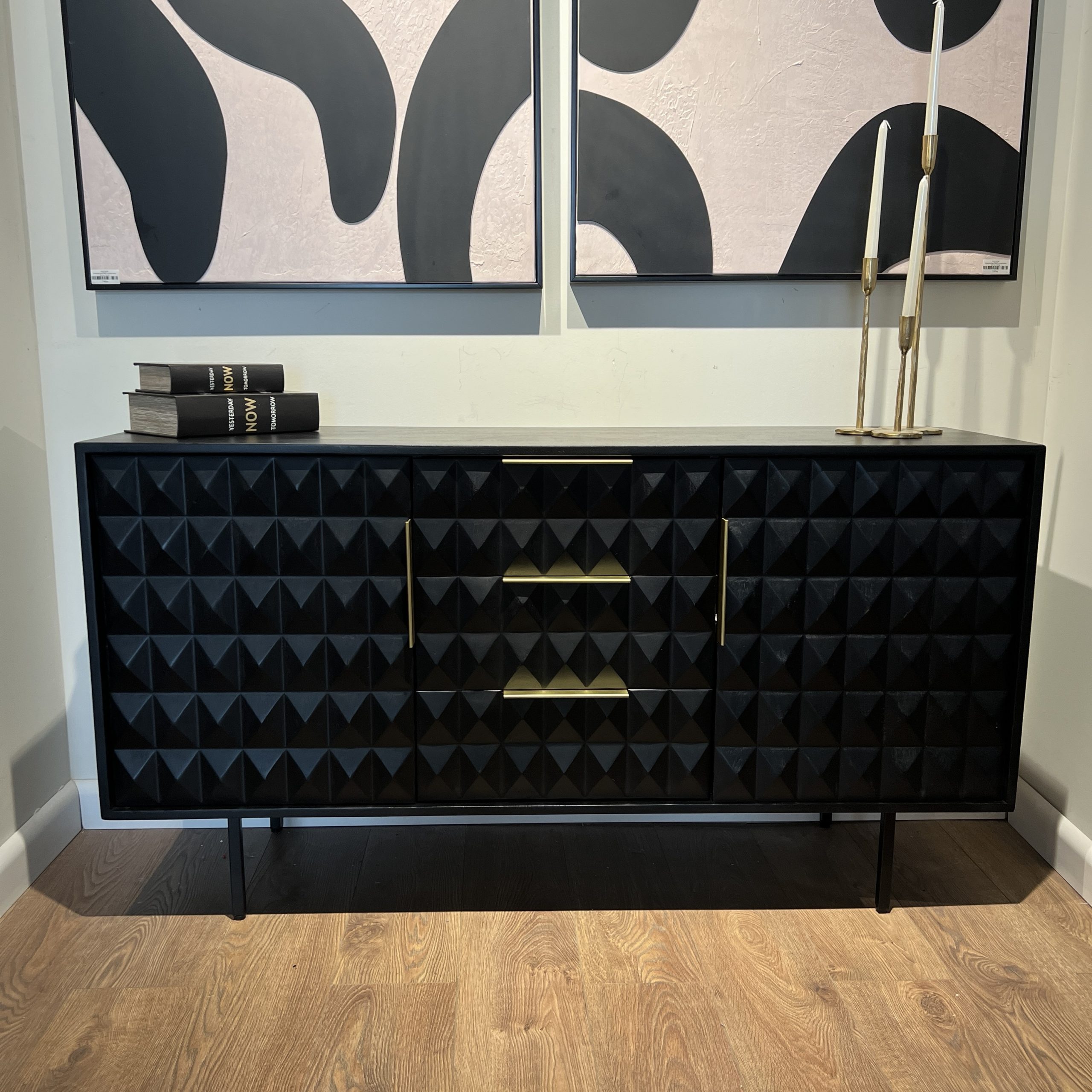 קומודה עץ שחור קוביות 2 דלתות 3 מגירות דגם סוניל קומודה עץ שחור קוביות 2 דלתות 3 מגירות דגם סוניל