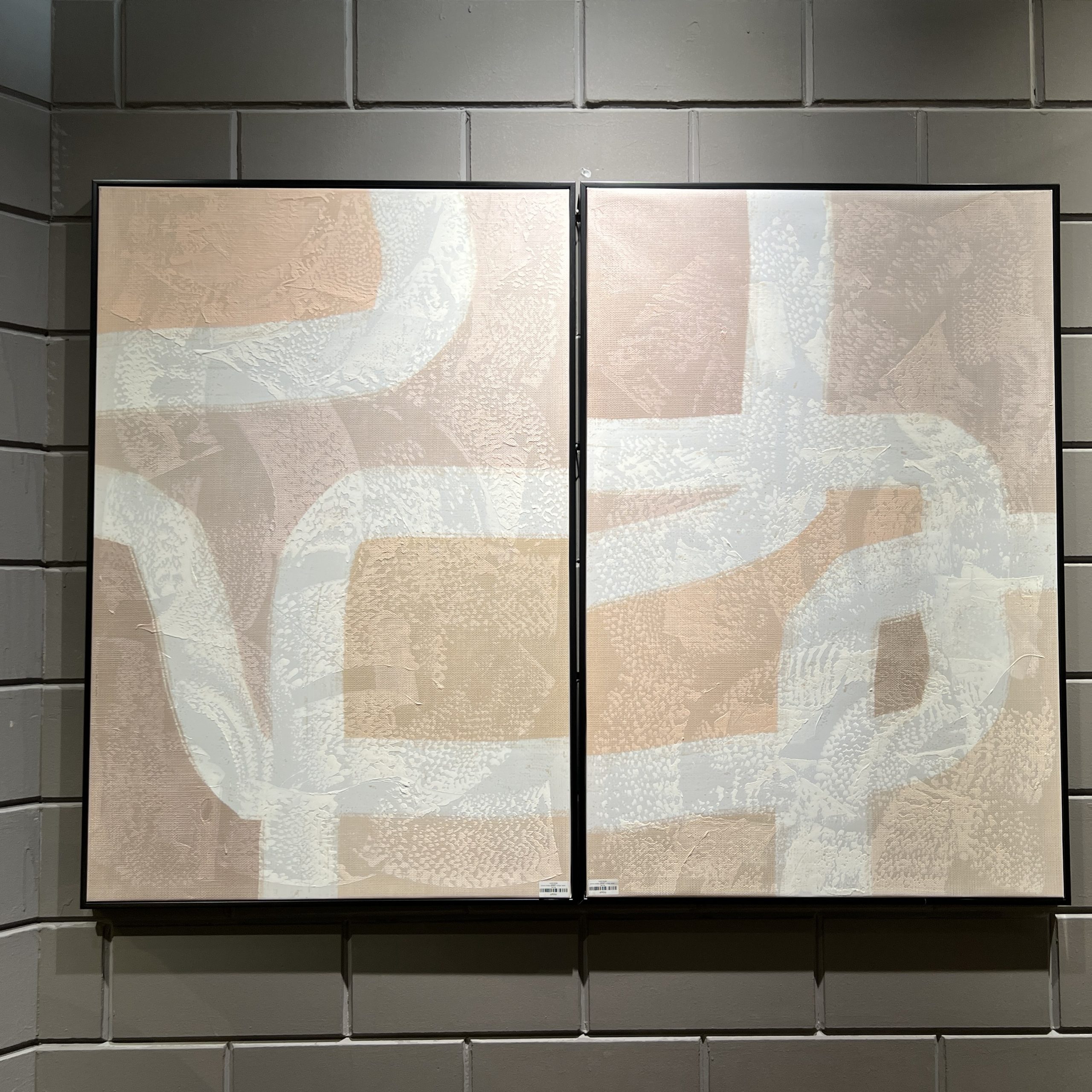 תמונה בעבודת יד רקע ורוד פסים לבנים תמונה בעבודת יד רקע ורוד פסים לבנים