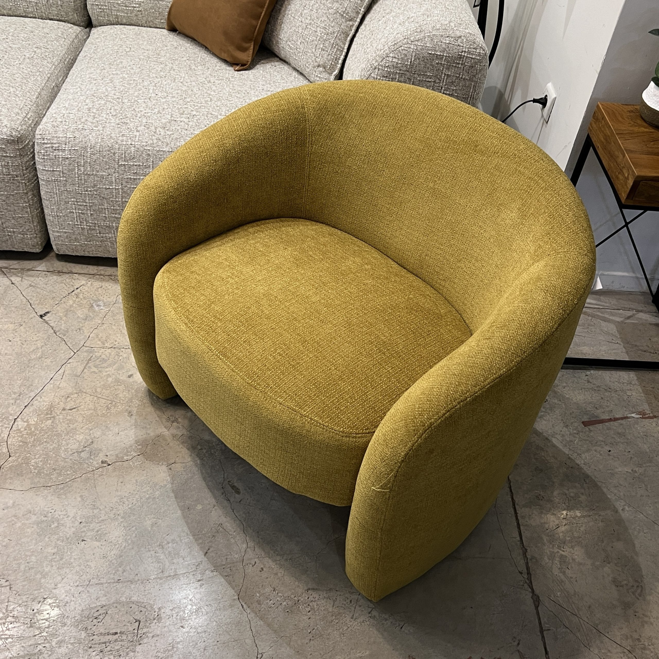 כורסא לובי דפני חרדל דגם הארטלי כורסא לובי דפני חרדל דגם הארטלי