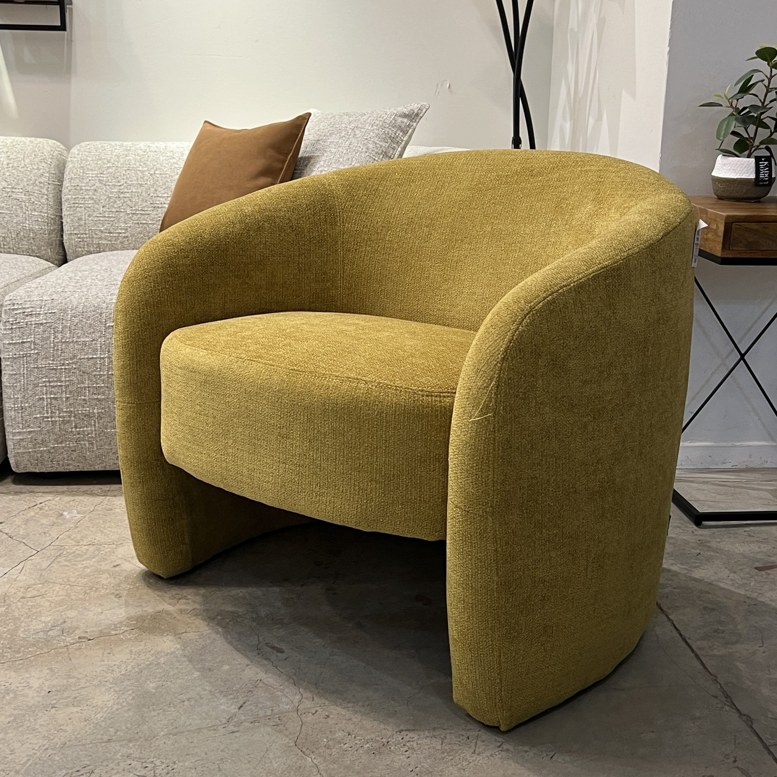 כורסא לובי דפני חרדל דגם הארטלי כורסא לובי דפני חרדל דגם הארטלי