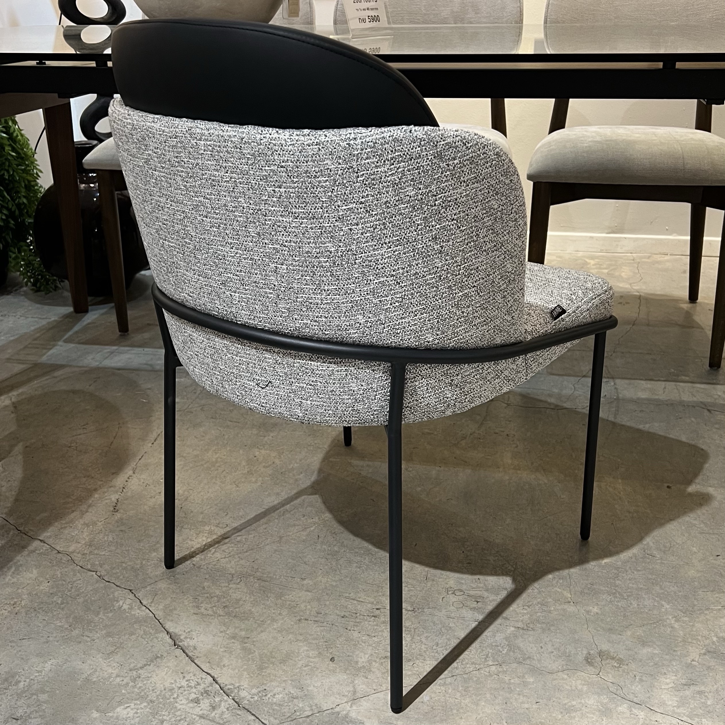 כיסא איתי דגם מנדי אריג אפור שמנת גב שחור כיסא איתי דגם מנדי אריג אפור שמנת גב שחור