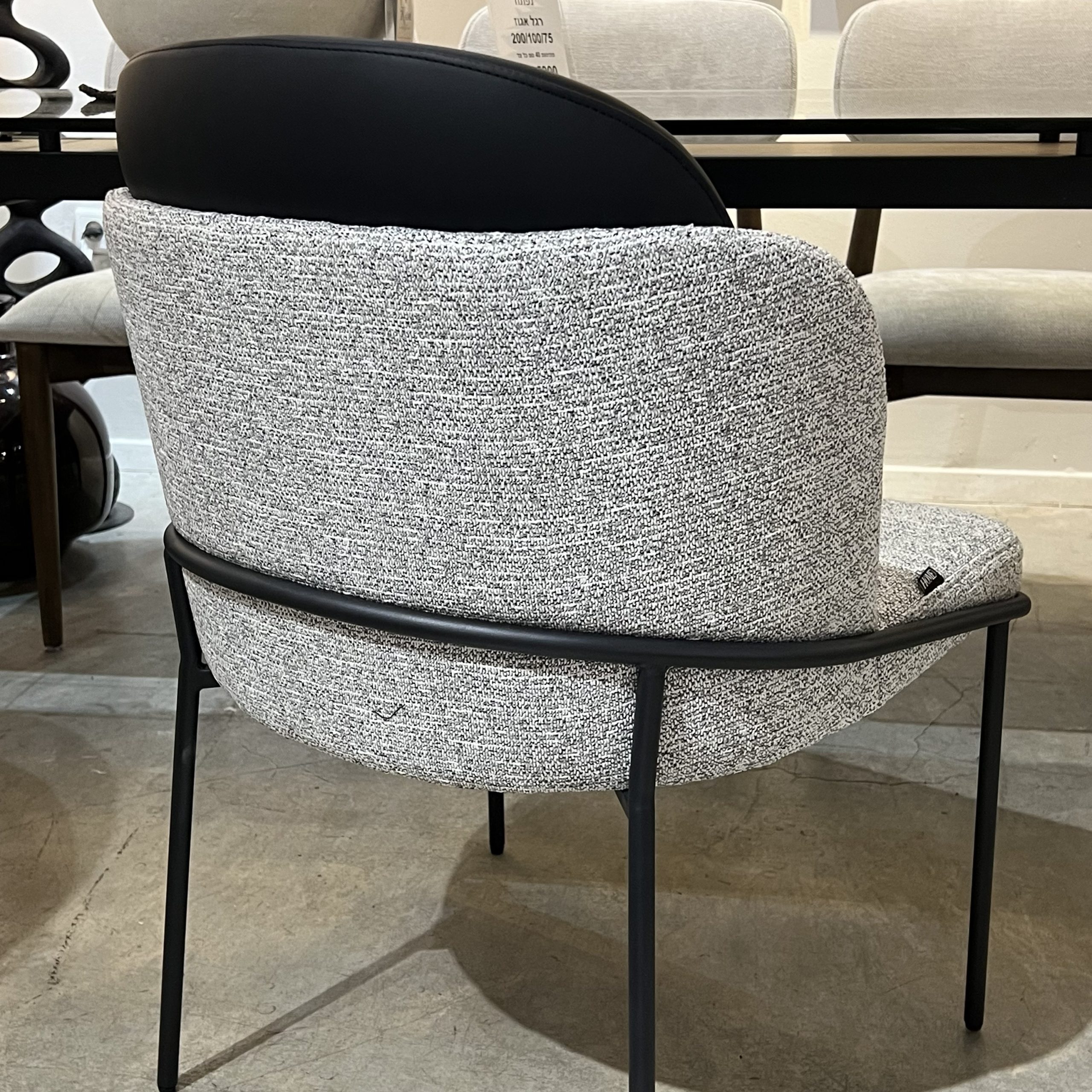 כיסא איתי דגם מנדי אריג אפור שמנת גב שחור כיסא איתי דגם מנדי אריג אפור שמנת גב שחור