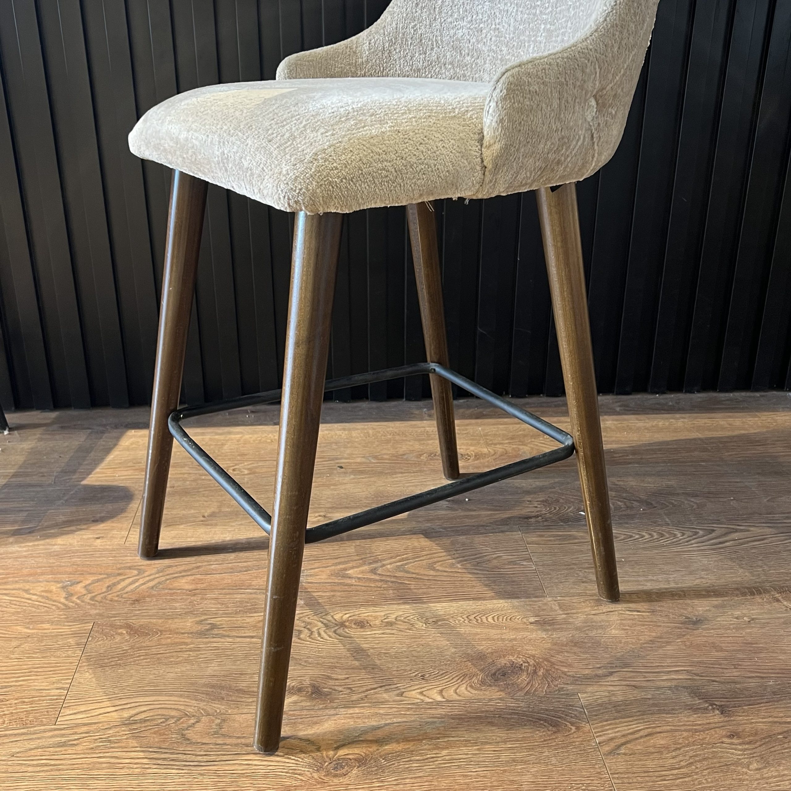 כיסא בר מעוצב דגם גינה כיסא בר מעוצב דגם גינה