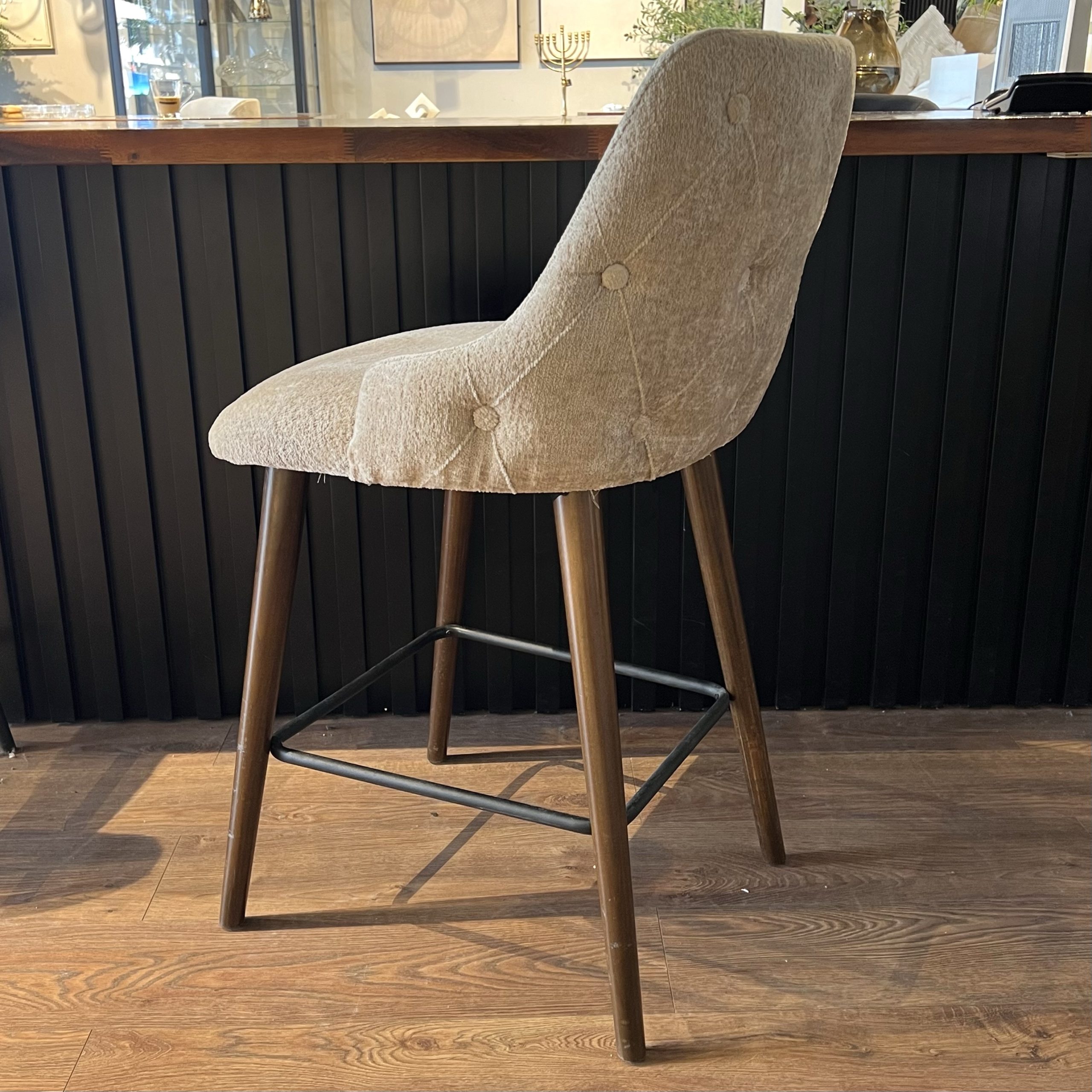 כיסא בר מעוצב דגם גינה כיסא בר מעוצב דגם גינה