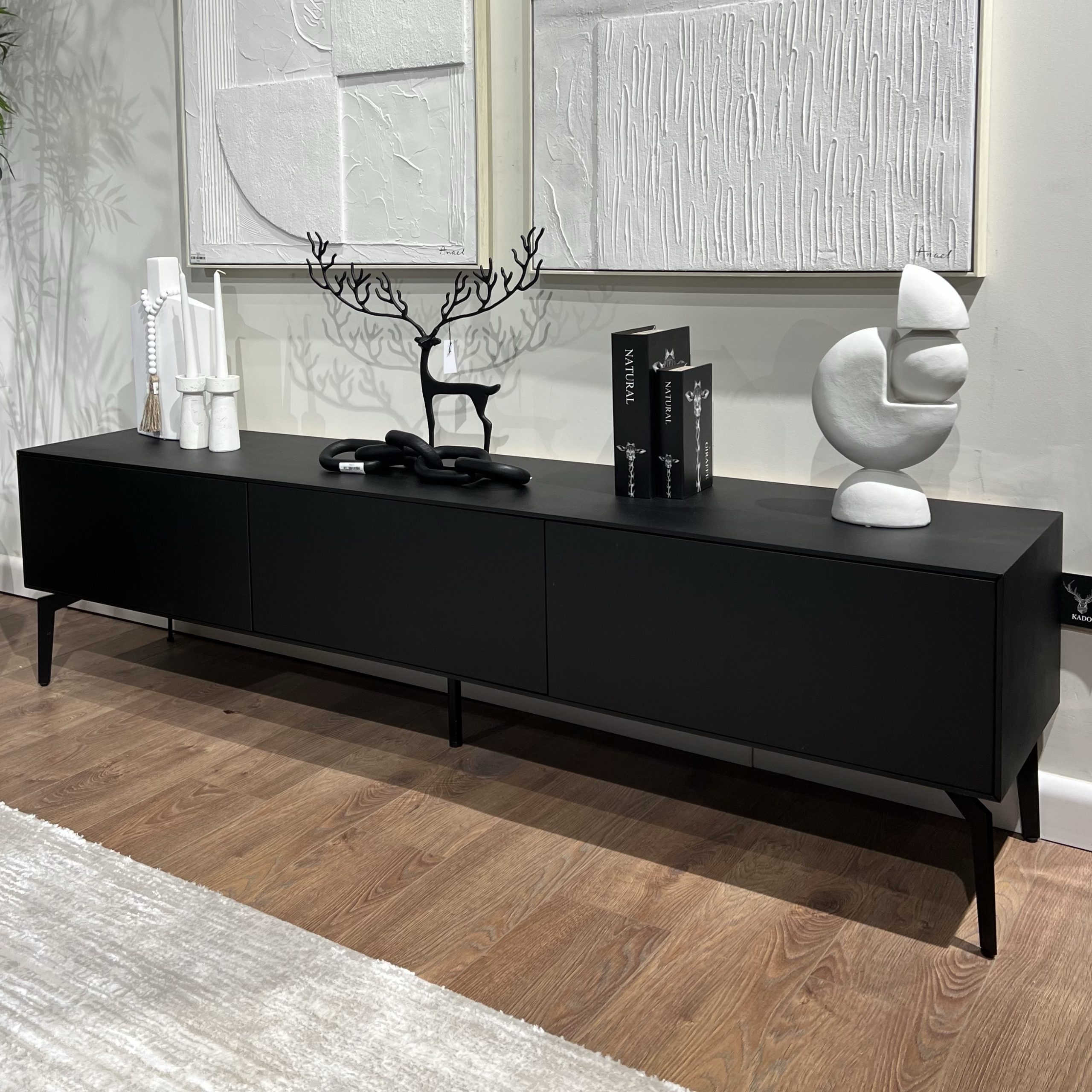 מזנון דגם נקי שחור אמורפי מזנון דגם נקי שחור אמורפי