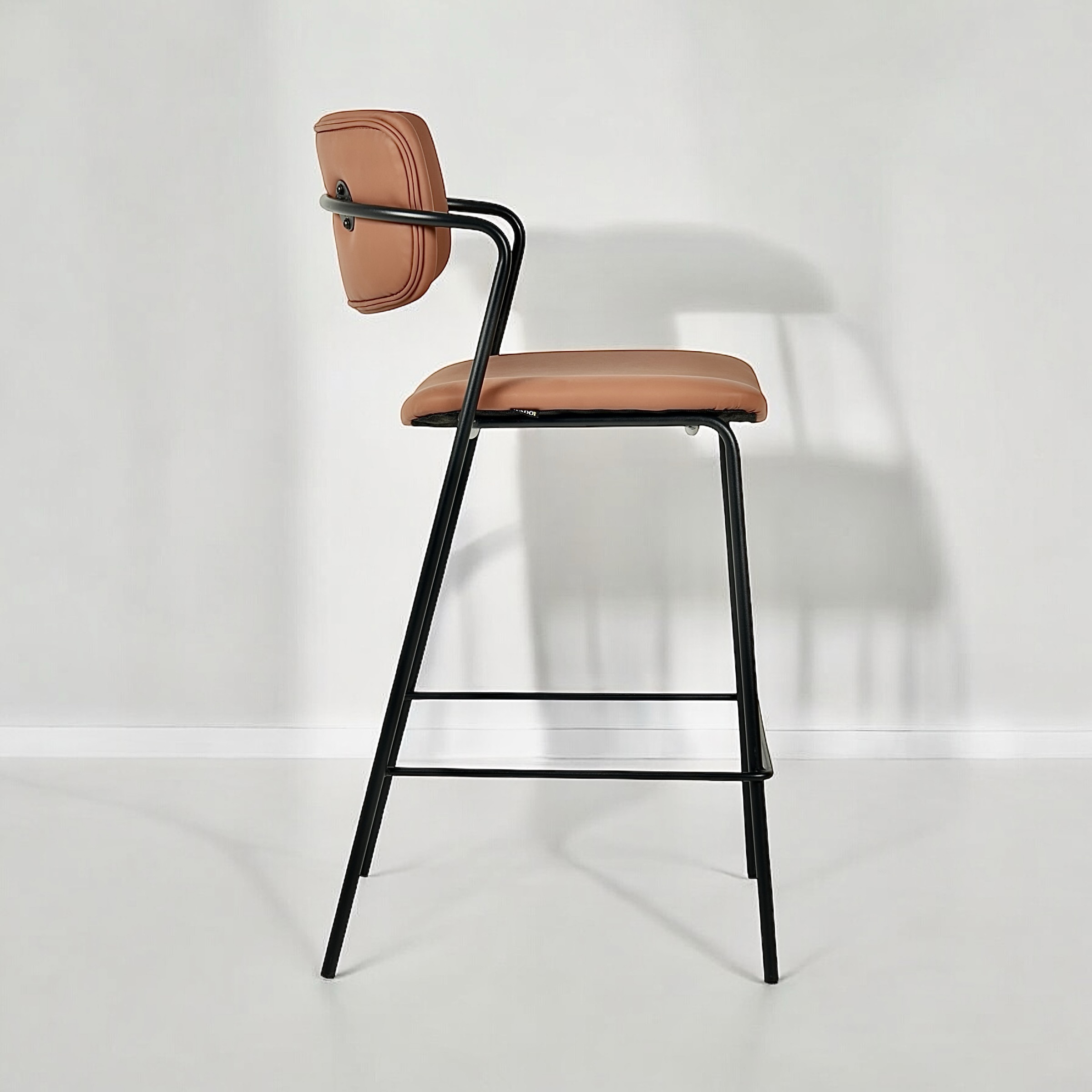 כיסא בר דגם לוסיאן בד דמוי עור קאמל - SALE כיסא בר דגם לוסיאן בד דמוי עור קאמל - SALE