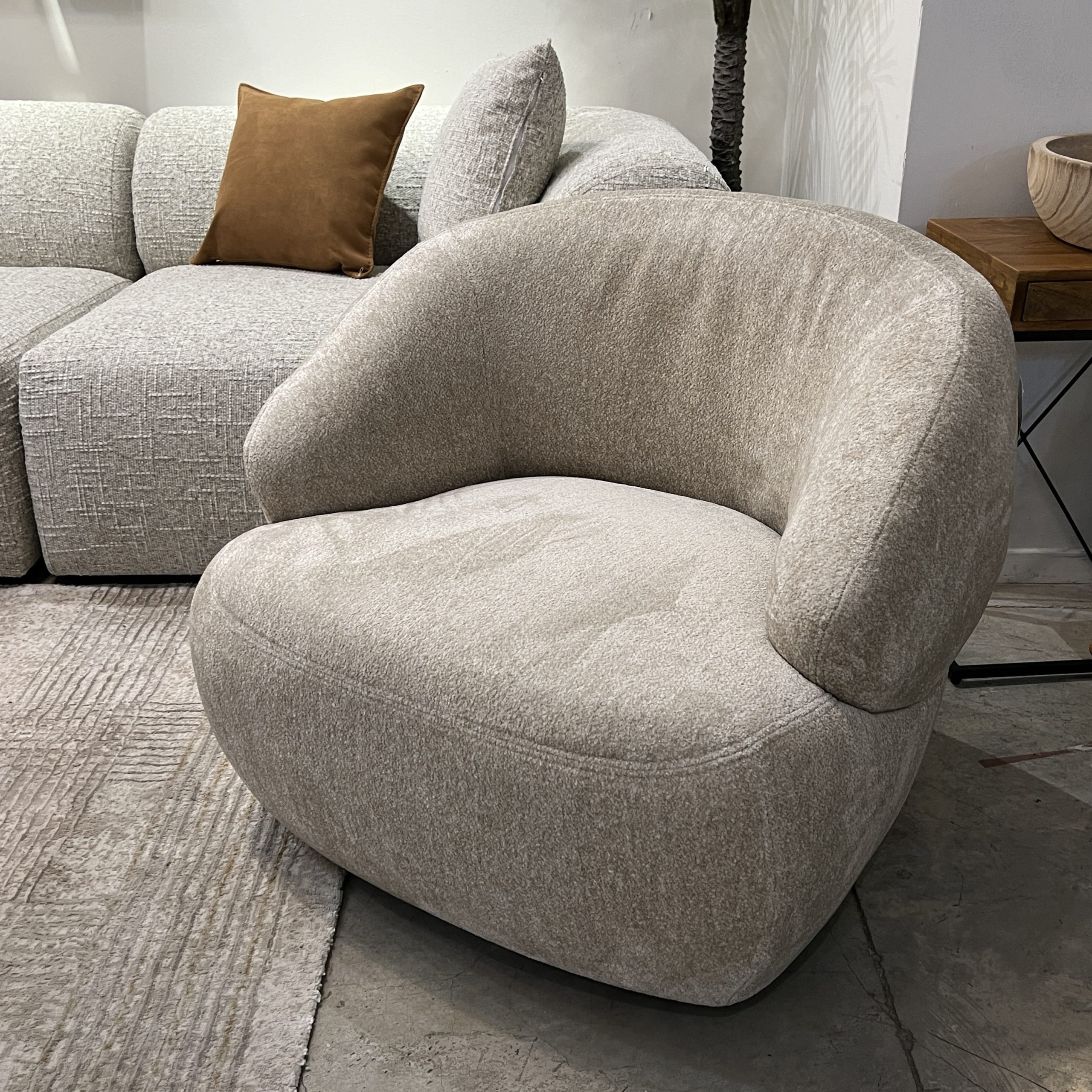 כורסא מעוצבת אריג בז דגם ביל כורסא מעוצבת אריג בז דגם ביל