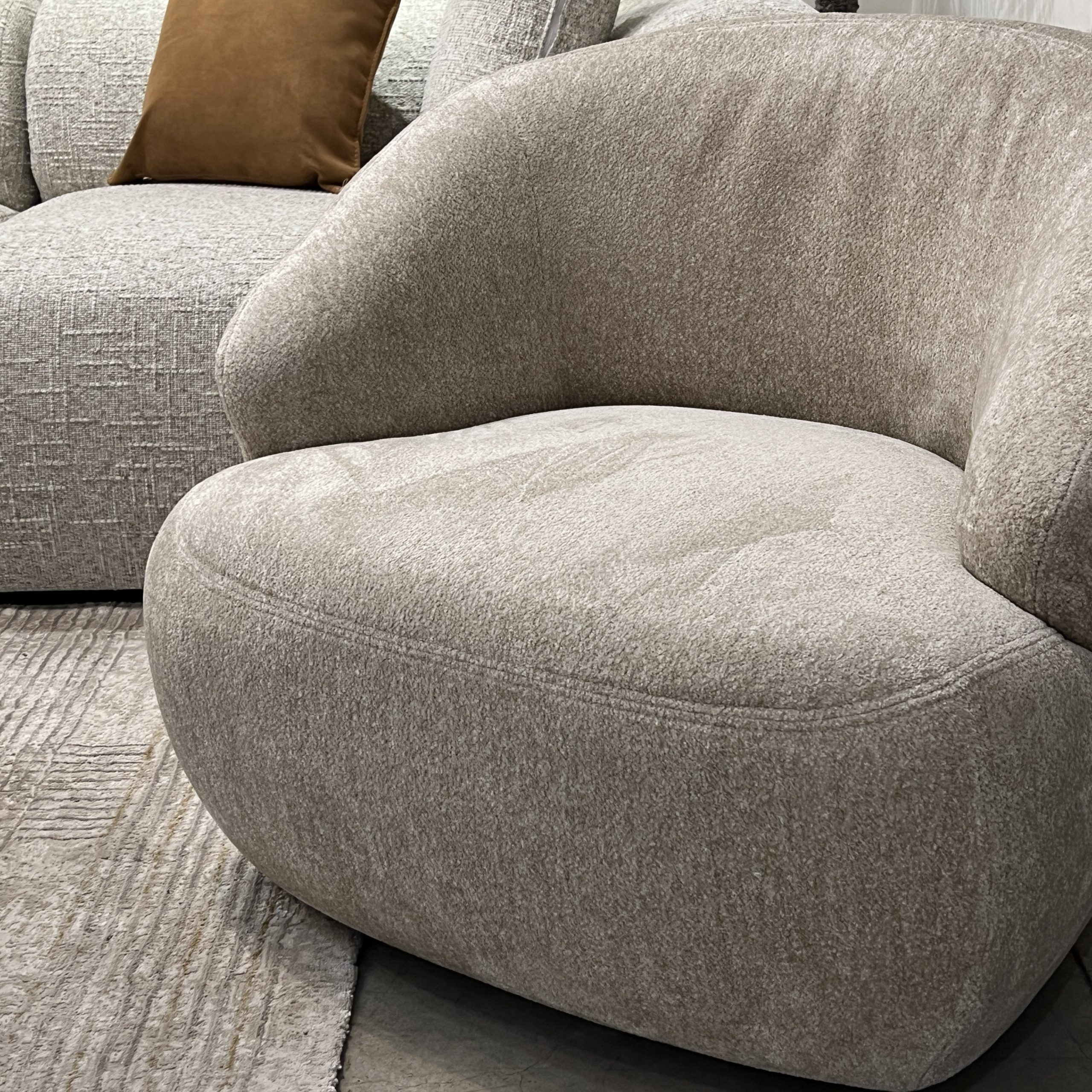 כורסא מעוצבת אריג בז דגם ביל כורסא מעוצבת אריג בז דגם ביל