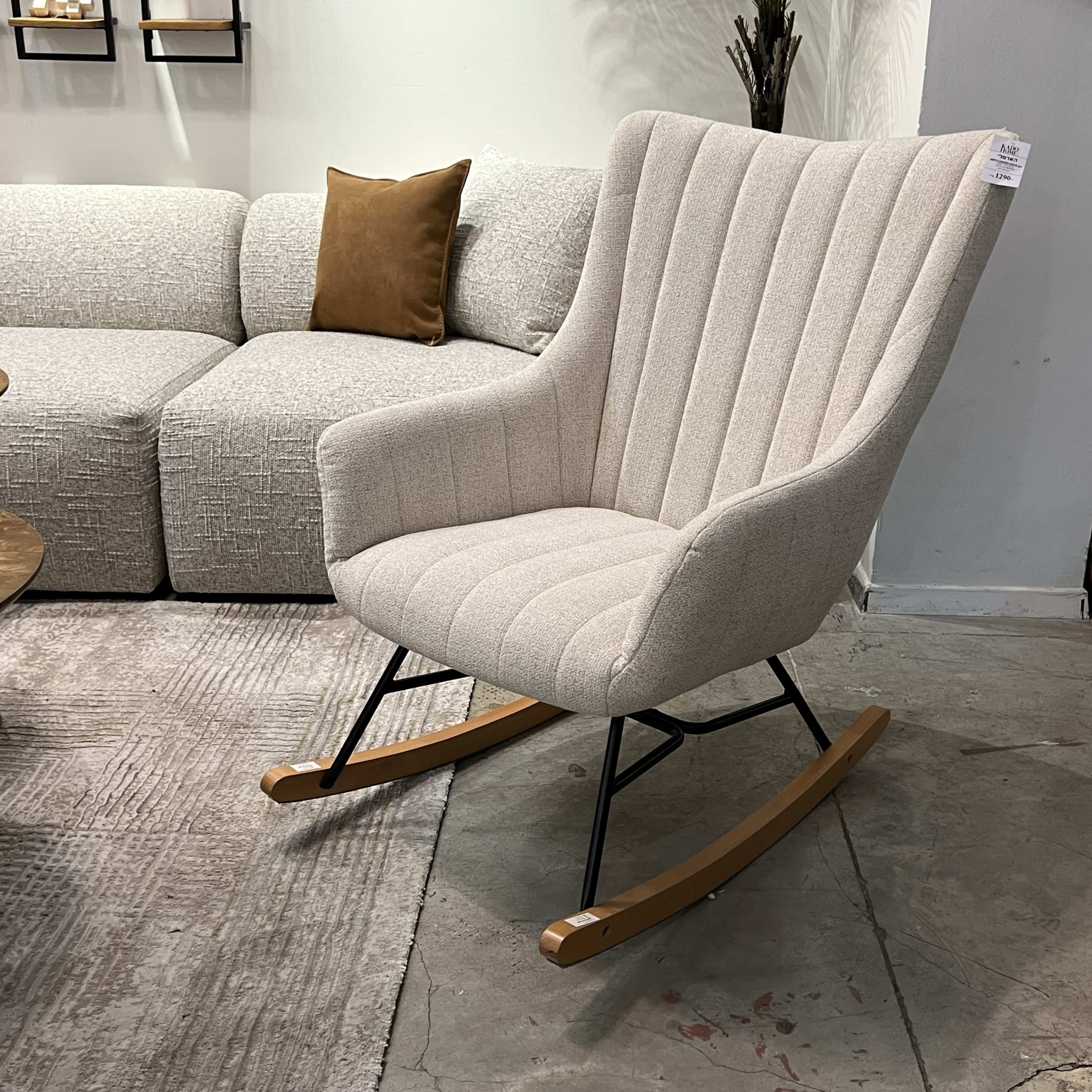 כורסא נדנדה שמנת דגם הארטלי כורסא נדנדה שמנת דגם הארטלי